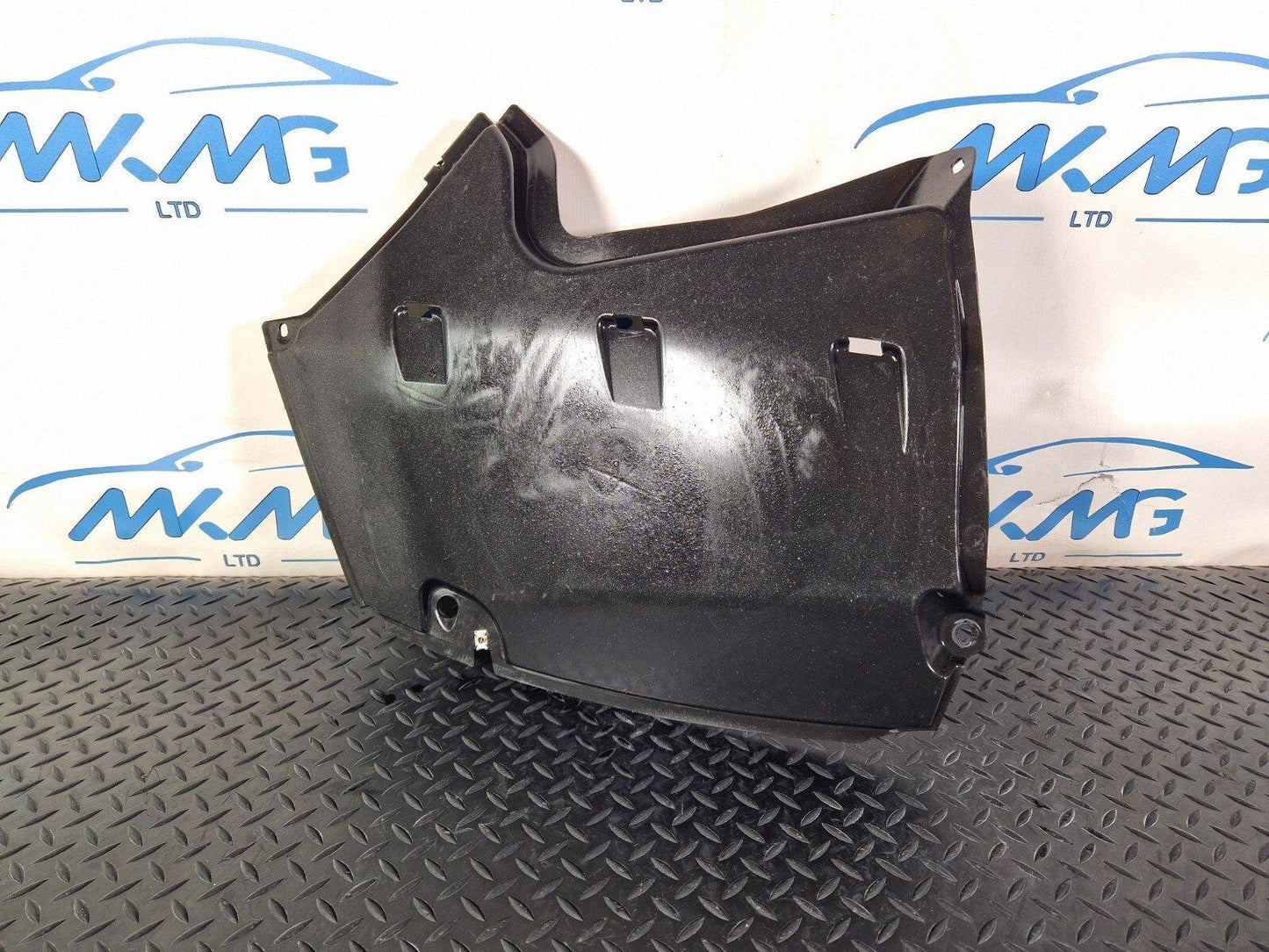 16-19 AUDI A4 B9 GENUINE OEM REAR RIGHT SIDE O/S BODY UNDER TRAY 8W0825219A