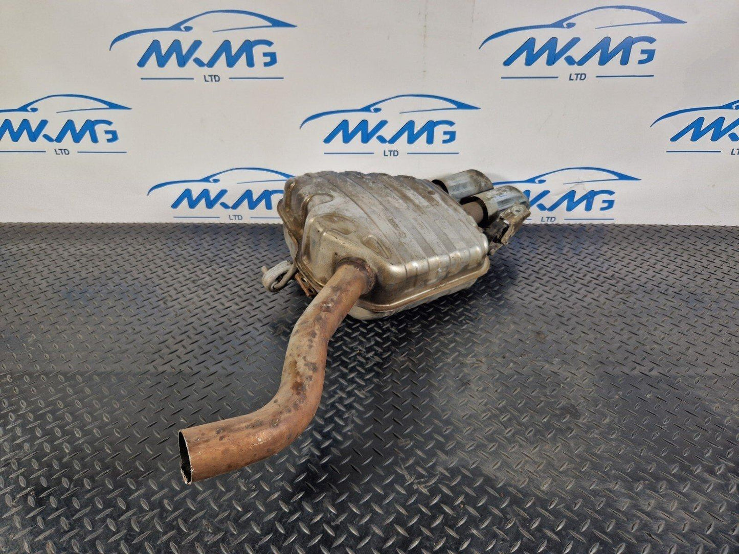 16-19 AUDI A4 B9 REAR EXHAUST BOX 8W0253611D