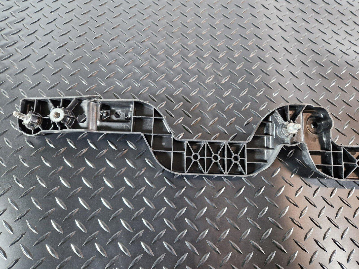 19-ON RANGE ROVER EVOQUE L551 O/S DRIVER SIDE RIGHT BUMPER BRACKET K8D2113C52AB