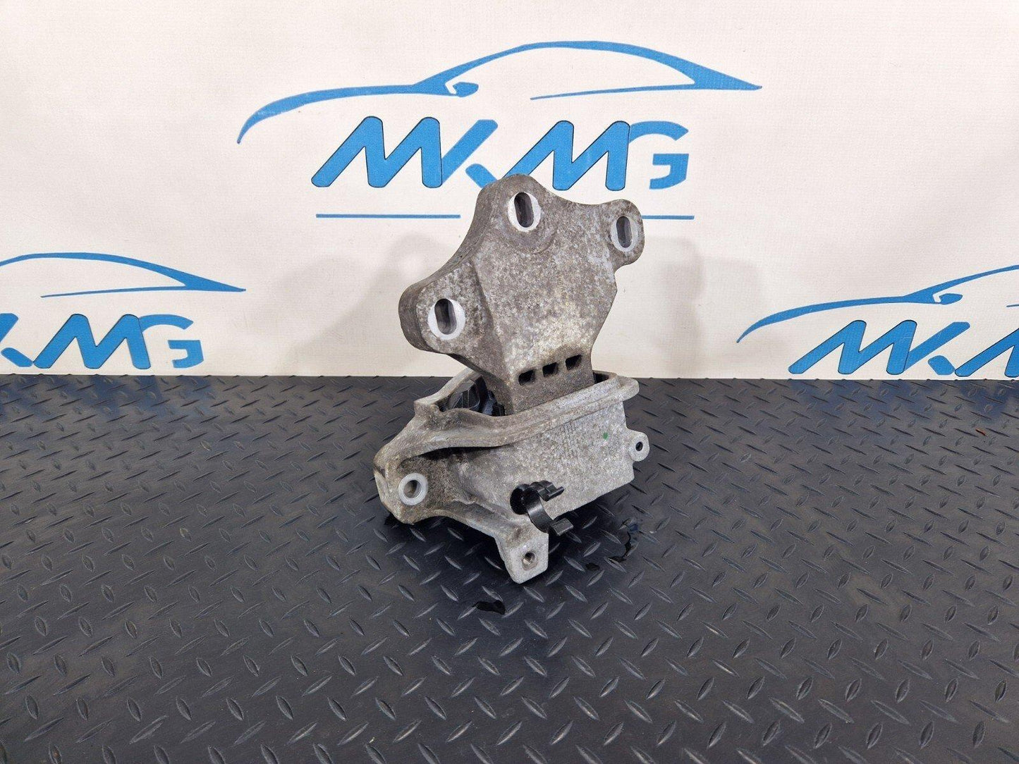 18 ON MERCEDES BENZ SPRINTER W907 W910 GEARBOX MOUNT LEFT SIDE A9102410300