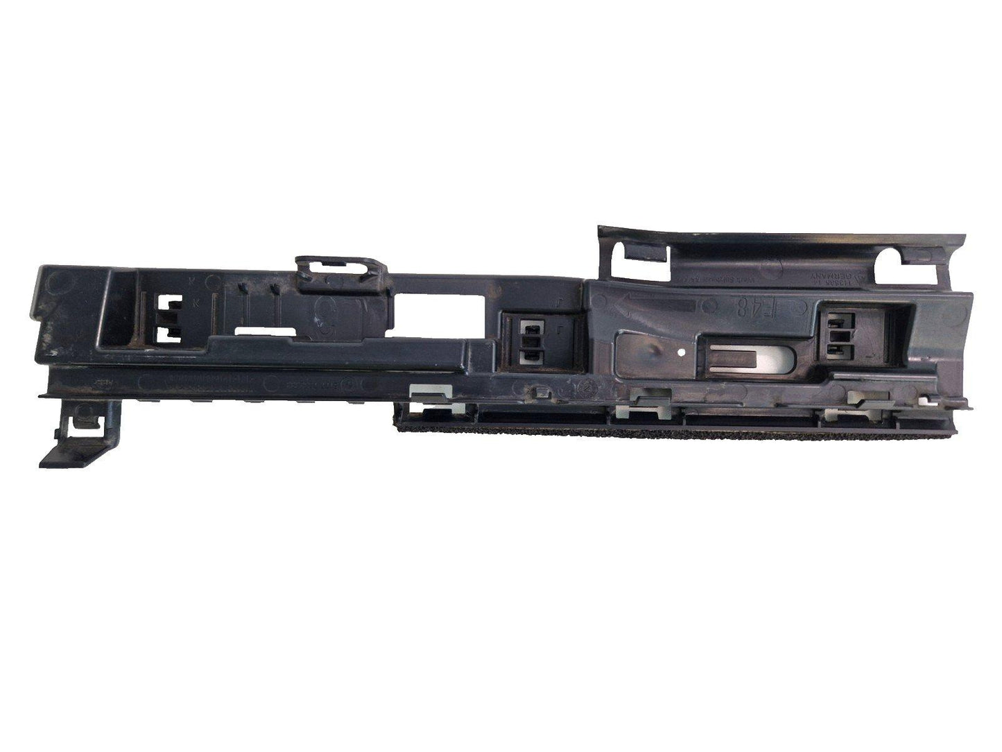 15-22 BMW X1 LEFT SIDE SILL SKIRT MOUNT BRACKET 7332333