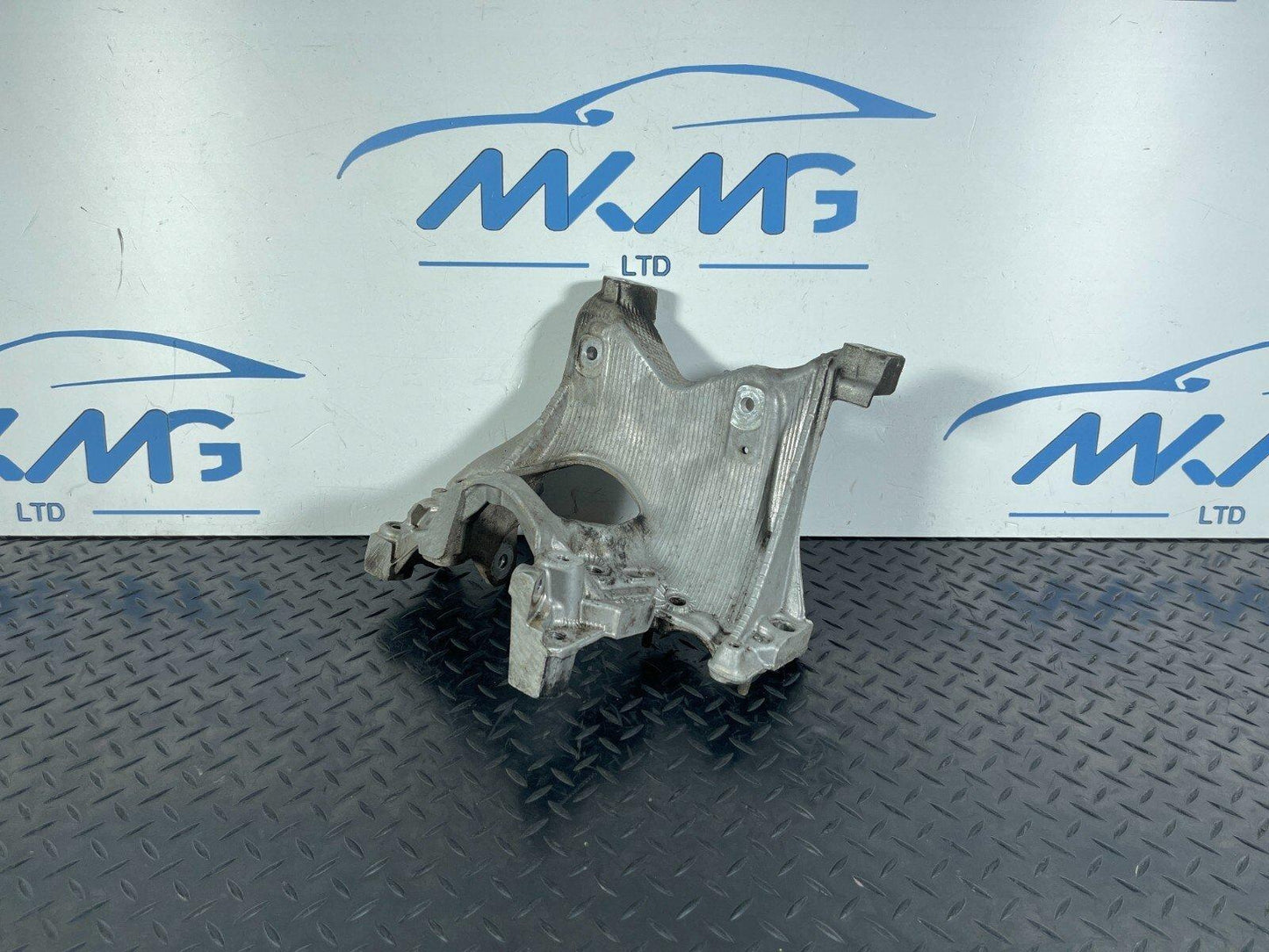 16-23 AUDI A5 F5 SPORTBACK LEFT SIDE ENGINE MOUNT BRACKET 8W0399295E