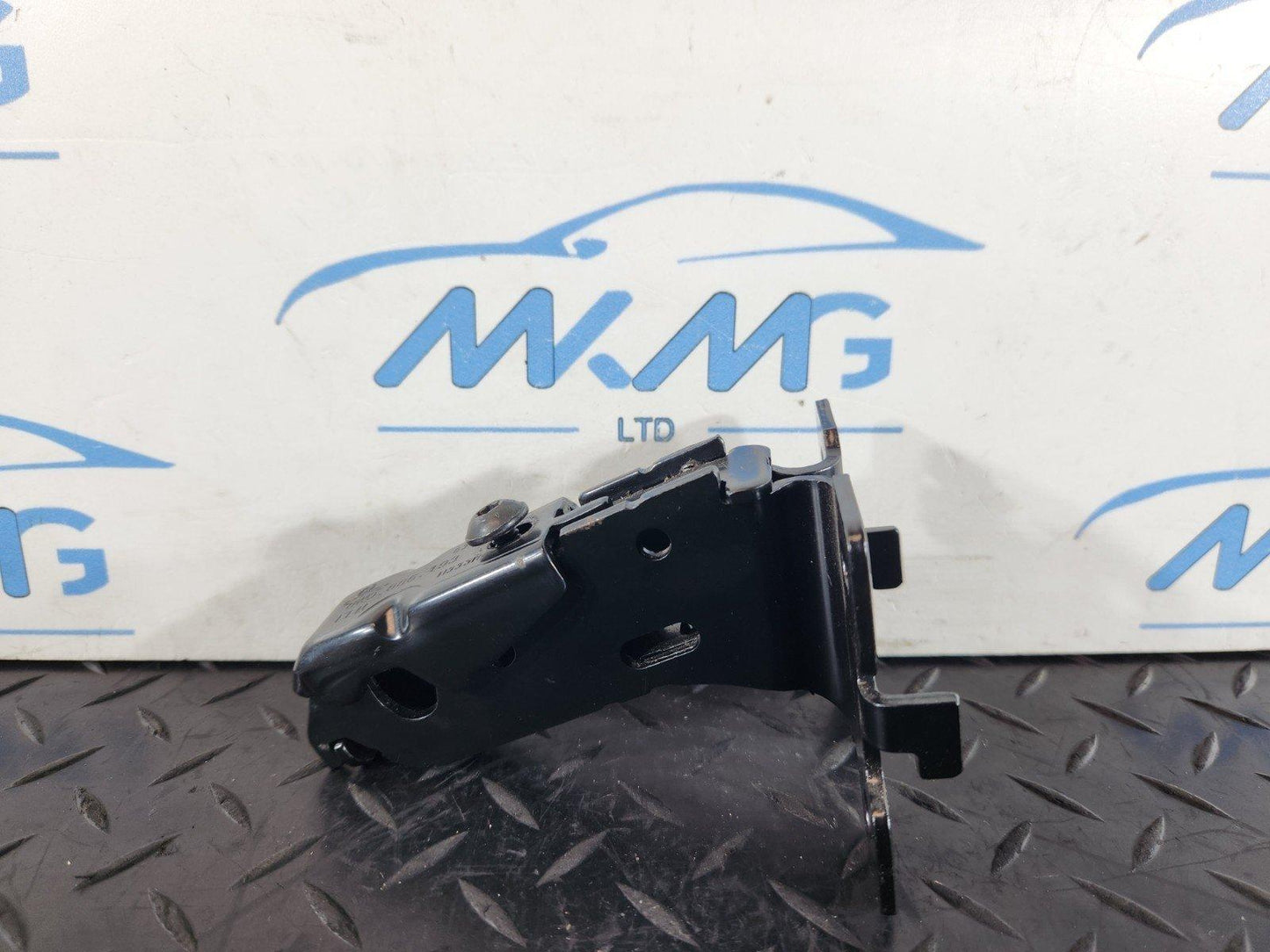 16-19 AUDI A4 B9 GENUINE OEM REAR CENTRE SEAT BRACKET MOUNT 8W0886177A