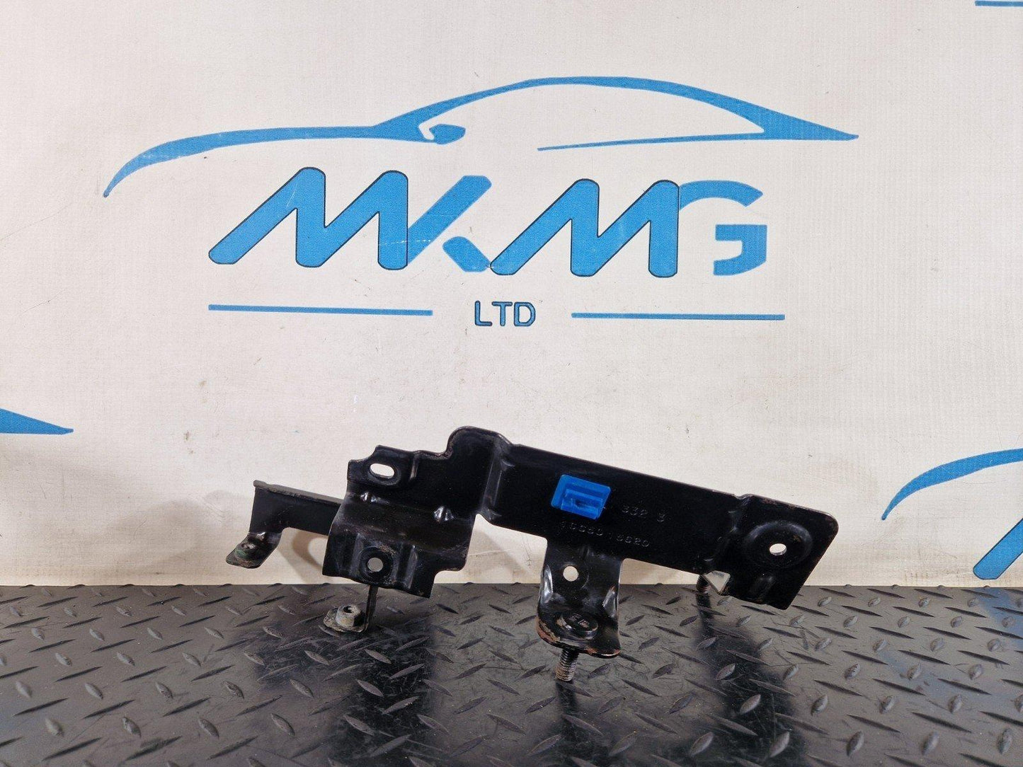 16-19 MERCEDES BENZ GLE W166 CHANGE OVER VALVE HOLDER MOUNT BRACKET A1665015620
