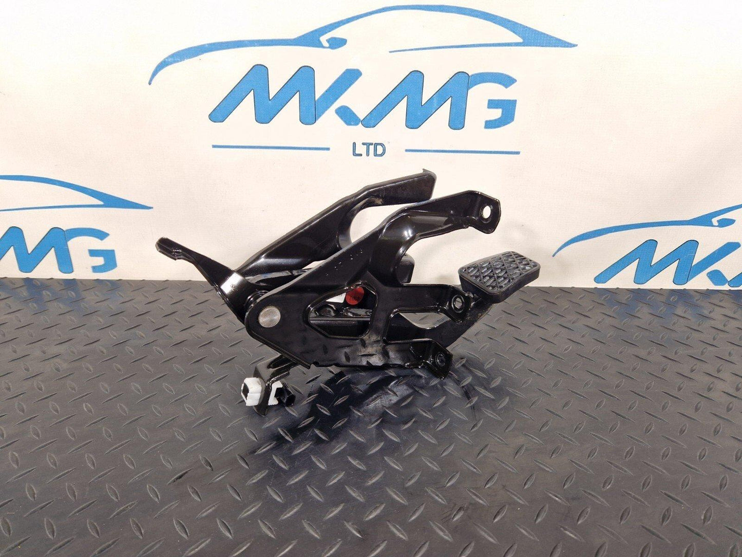 18-ON MERCEDES BENZ SPRINTER W907 W910 BRAKE PEDAL ASSEMBLY A9102900000