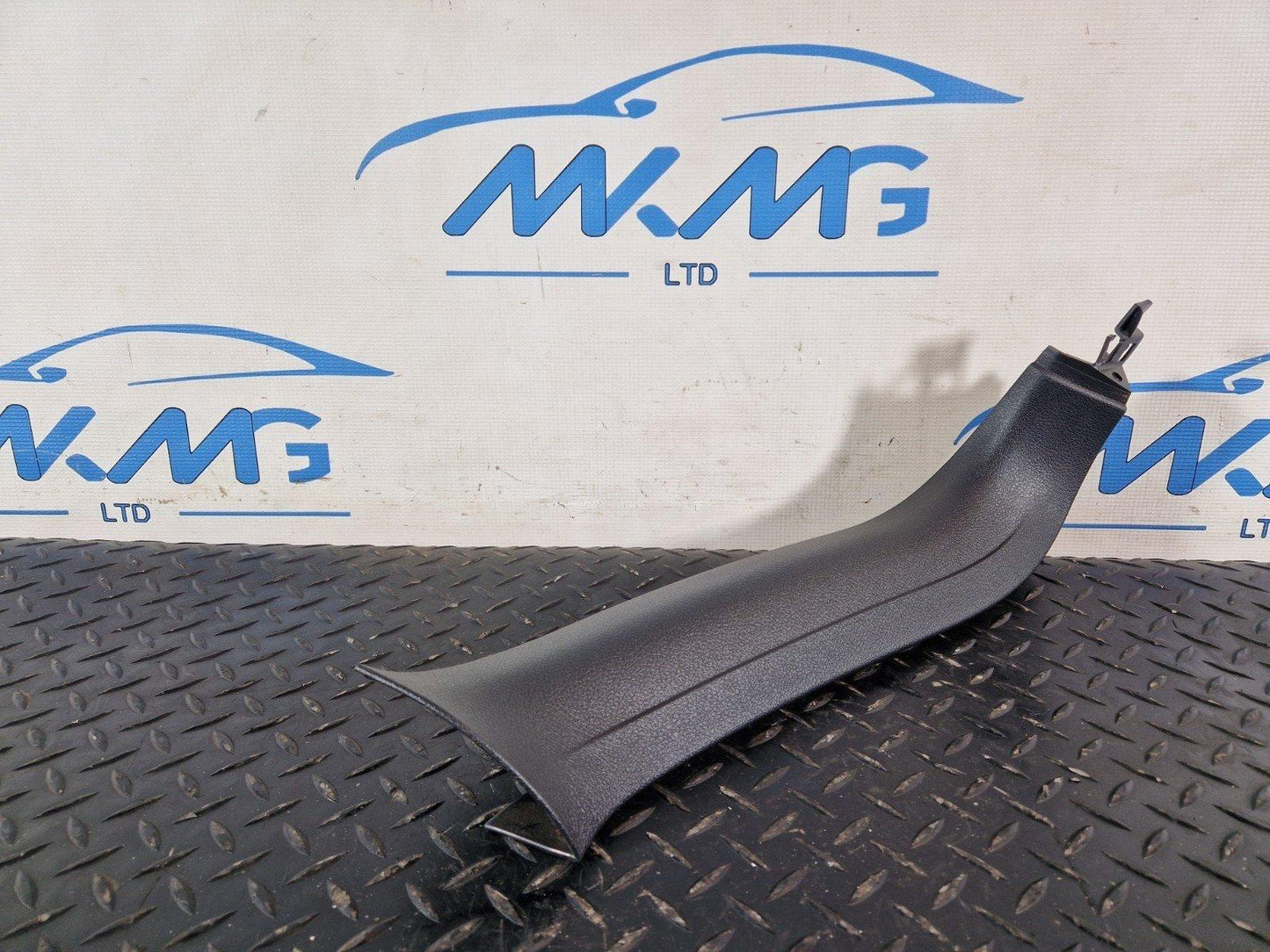 10-15 AUDI Q7 4L  GENUINE  LEFT SIDE TAILGATE TRUNK TRIM COVER 4L0867607
