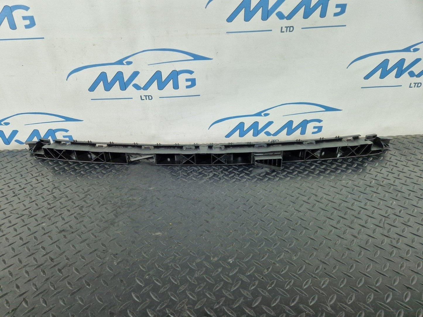 12-18 AUDI A6 C7 GENUINE REAR BUMPER CENTRE MIDDLE SUPPORT BRACKET 4G9807458