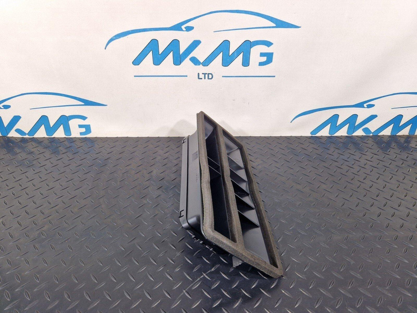 15-18 AUDI A7 4G GENUINE OEM CENTRE DEFROST AIR DUCT GRILLE CHANNEL 4G2858431