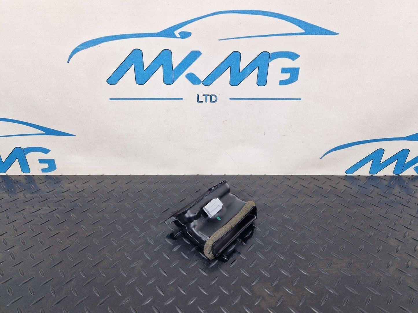 16-19 AUDI A4 B9 GENUINE OEM AIR INTAKE VENT DUCT 8W0857042