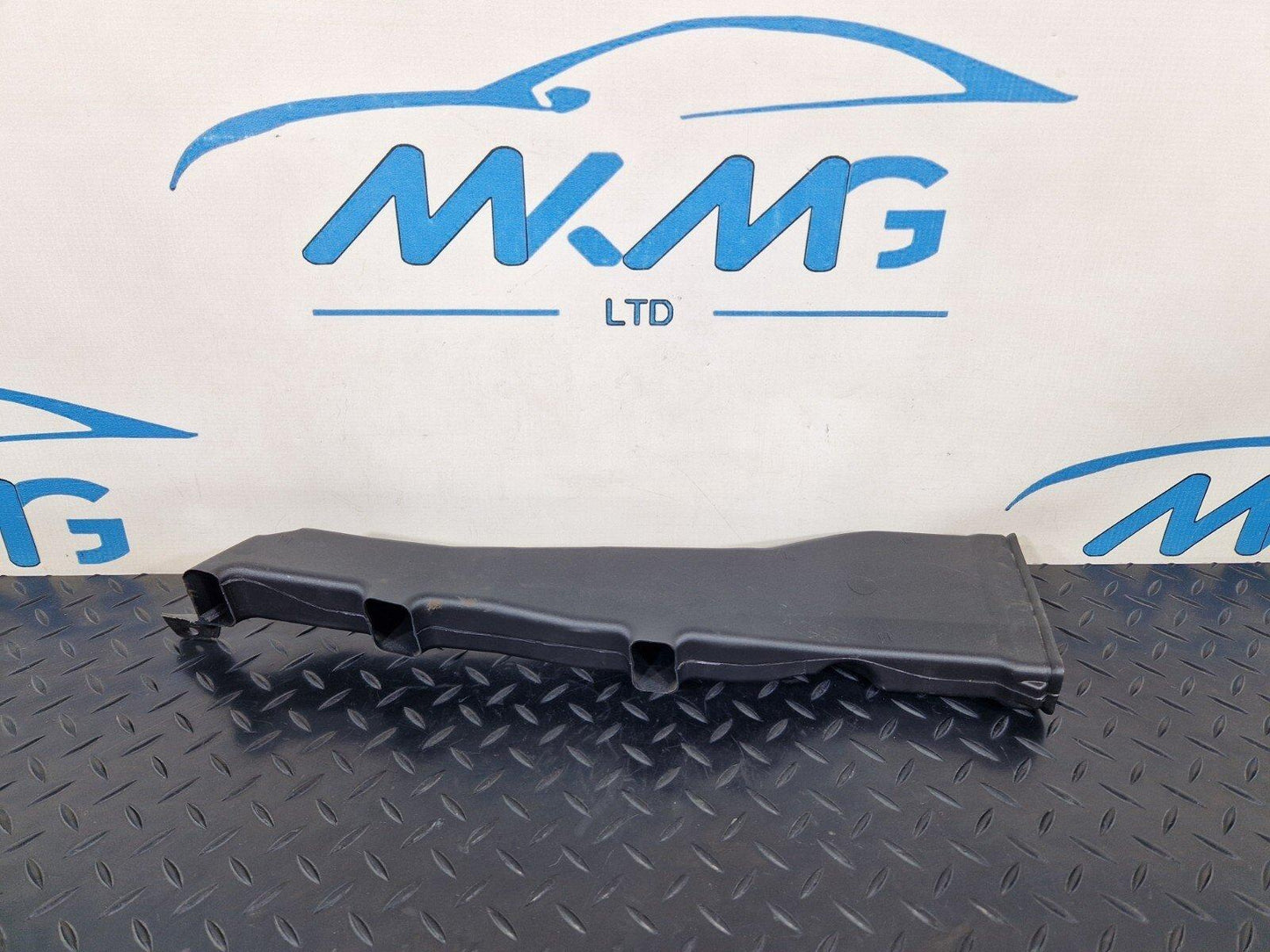 18-ON MERCEDES BENZ SPRINTER W907 OEM AIR VENT DUCT A9078311500
