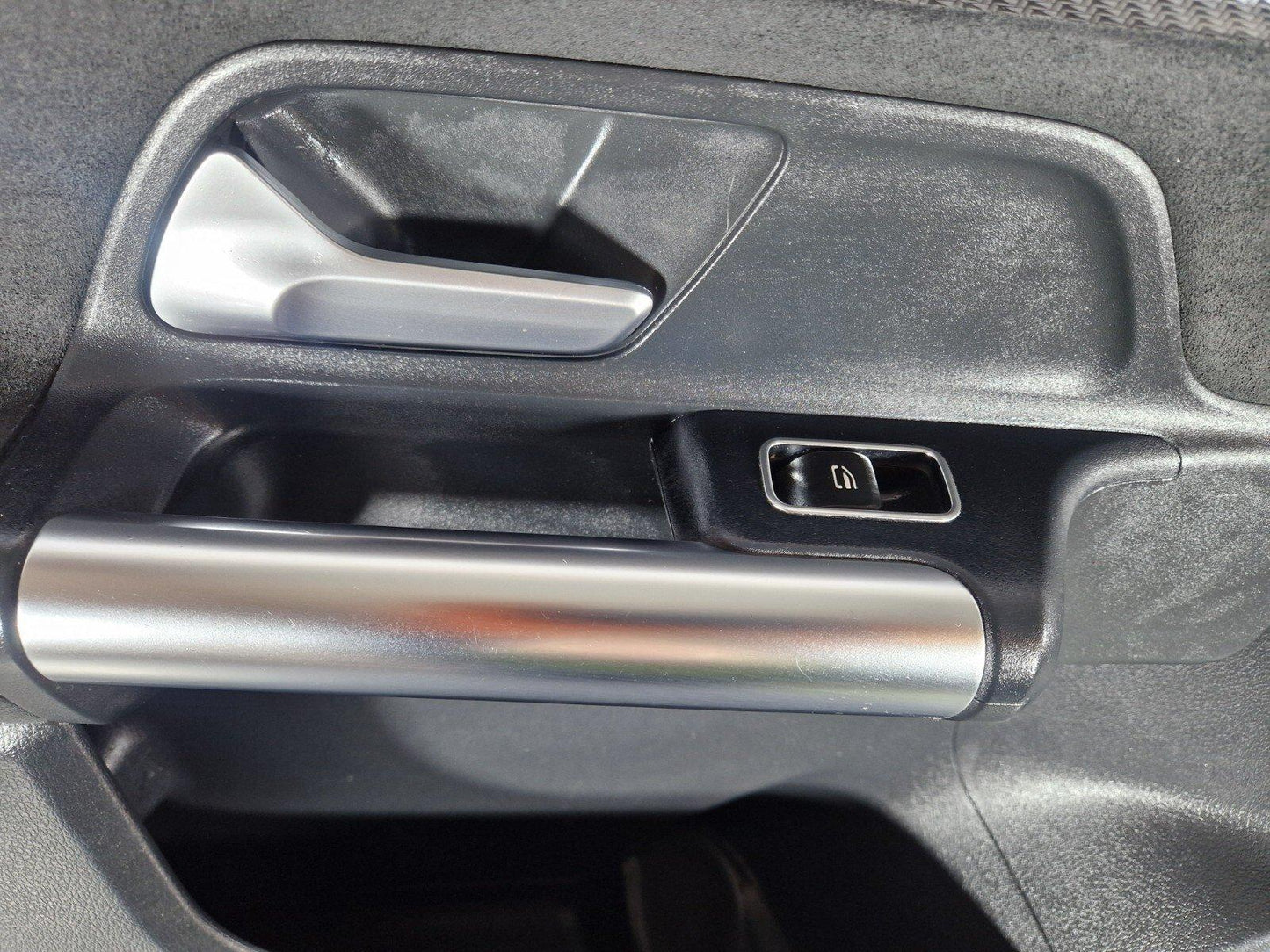 19-ON MERCEDES BENZ B CLASS W247 AMG FRONT LEFT N/S DOOR PANEL CARD A2477204702