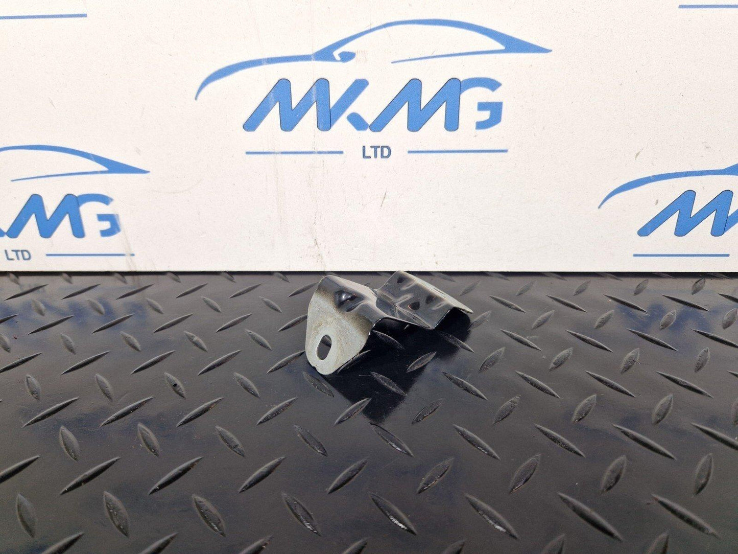16-24 AUDI A5 F5 GENUINE WING FENDER BRACKET FRONT 8W6821471