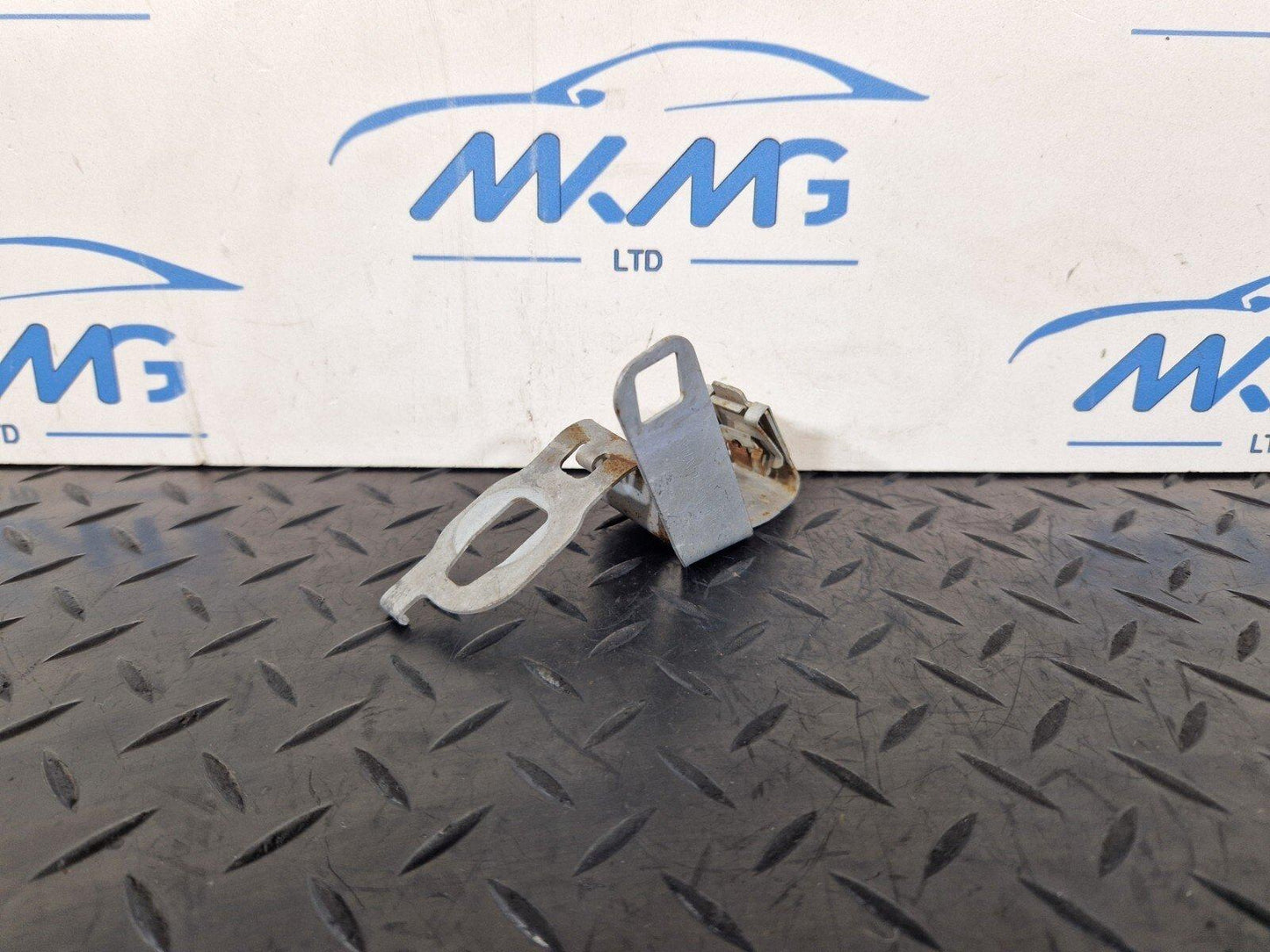 14-21 MERCEDES BENZ W205 OEM UNDERSHIELD FRONT RIGHT BRACKET HOLDER A2055240240