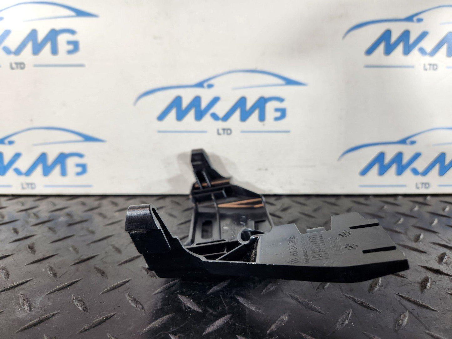 16-20 AUDI Q7 4M INTERIOR RIGHT A-PILLAR SPEAKER TRIM BRACKET 4M0867192