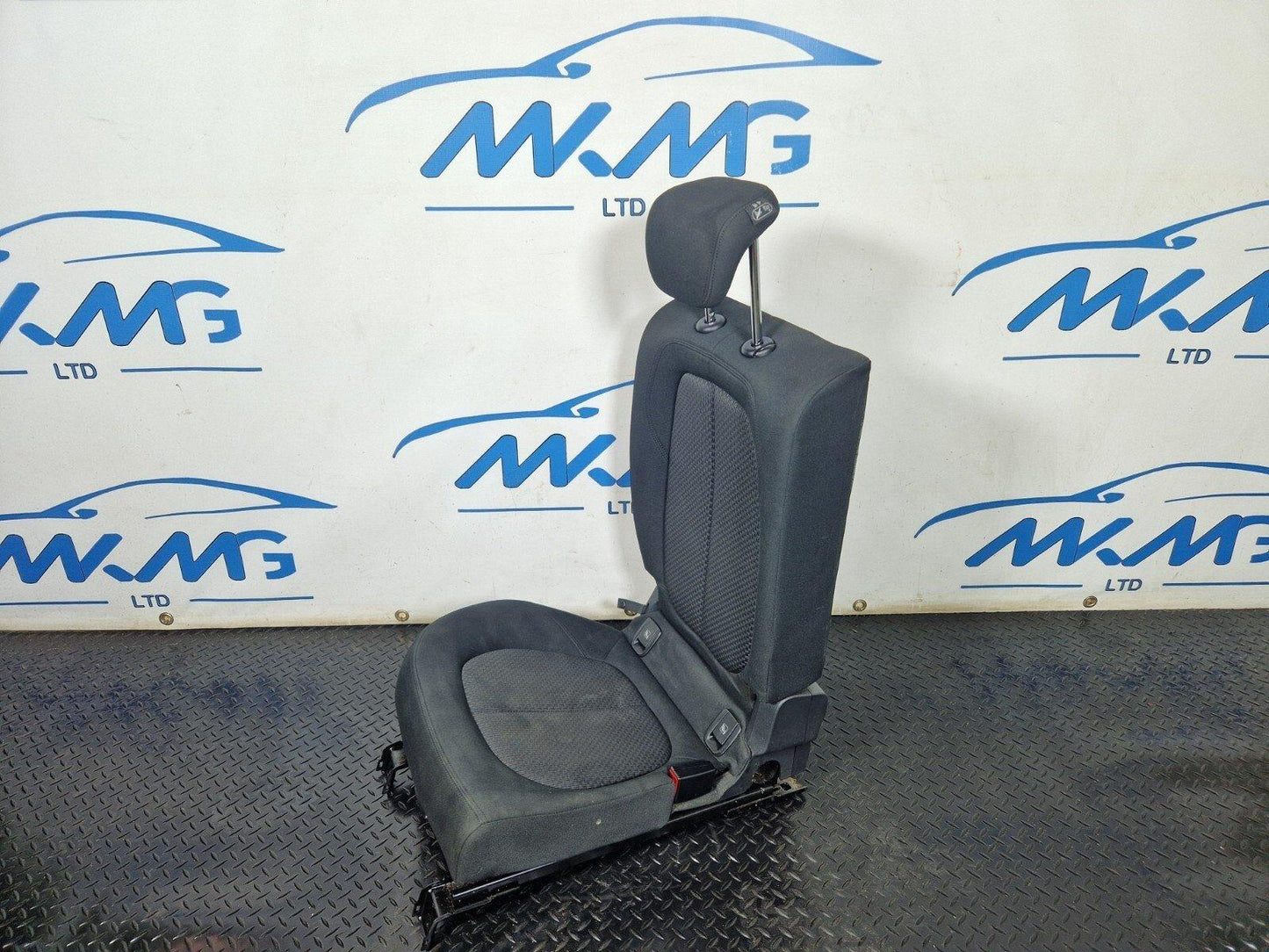 BMW 2 X1 F48 F46 F45 GENUINE REAR O/S 2ND ROW COMPLETE CLOTH SEAT WITH HEADREST
