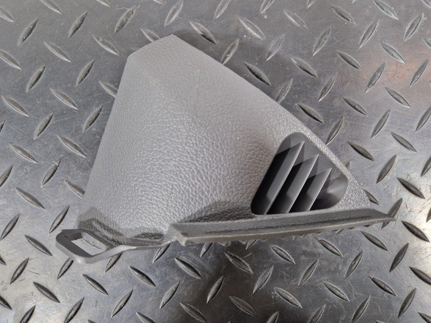 18-ON MERCEDES BENZ SPRINTER W907 W910 DASHBOARD AIR VENT TRIM A9106803100