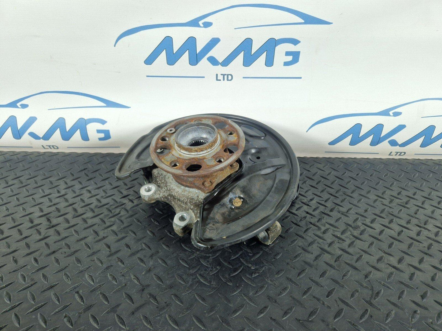 14-21 MERCEDES BENZ C200 W205 REAR LEFT N/S WHEEL HUB CARRIER A2053500141