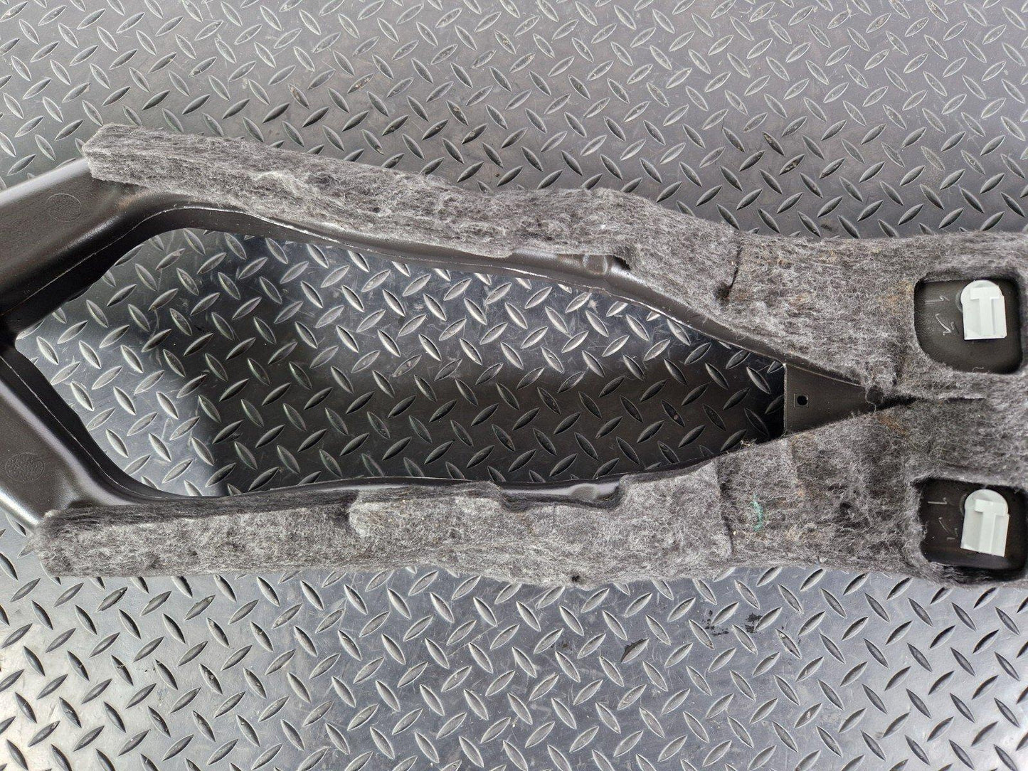 15-18 AUDI A7 4G CENTRE REAR VENTS AIR DUCTING CHANNEL 4G0857039