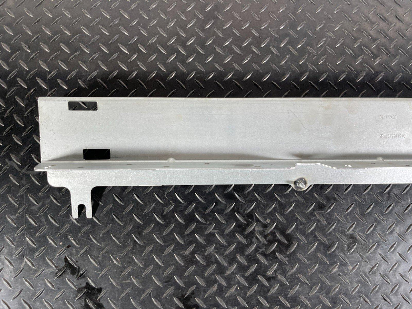 14-21 MERCEDES BENZ C350e W205 HYBRID REAR BOOT BRACKET A2056909900