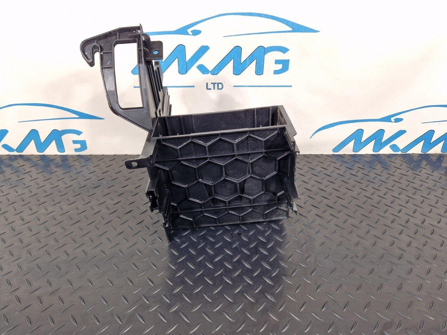 12-17 AUDI S5 CONVERTIBLE MULTIMEDIA UNIT BRACKET MOUNT HOLDER 8F0035313A