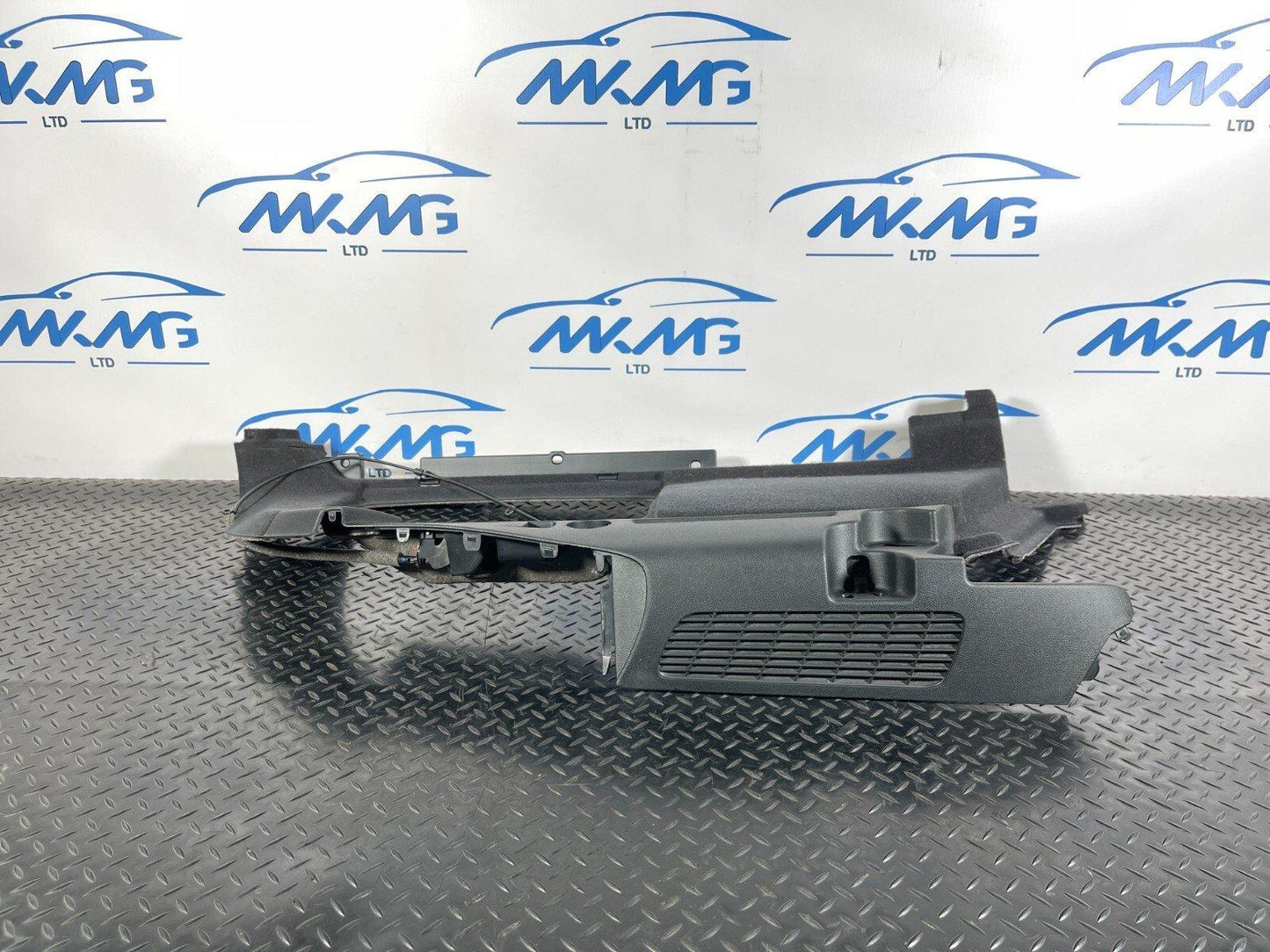 16-19 AUDI A4 B9 STATE GENUINE REAR RIGHT DRIVER SIDE BOOT TRIM PANEL 8W9863880