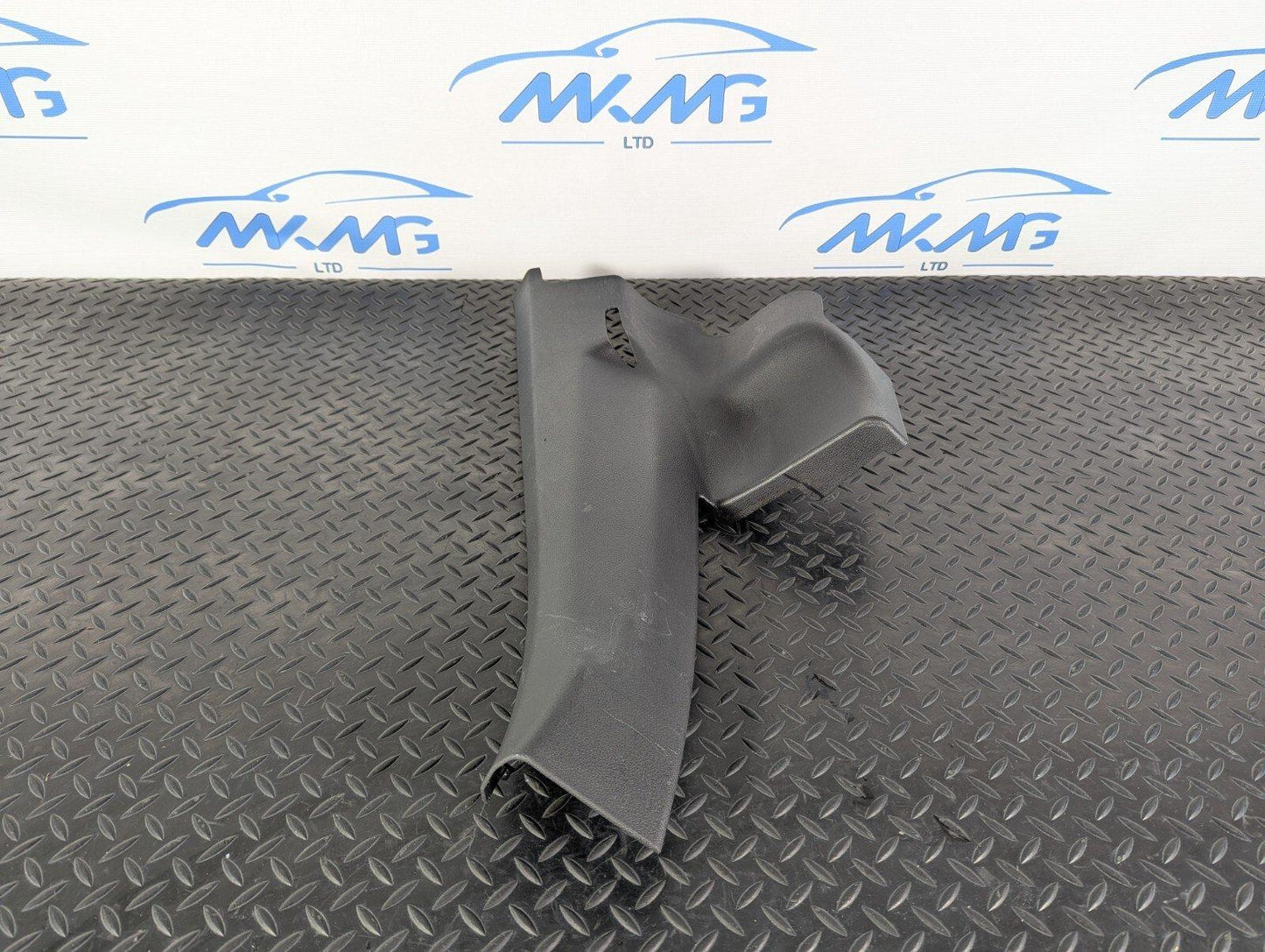 10-15 AUDI Q7 4L OEM NSR PASSENGER SIDE REAR LOWER C PILLAR TRIM 4L0867767