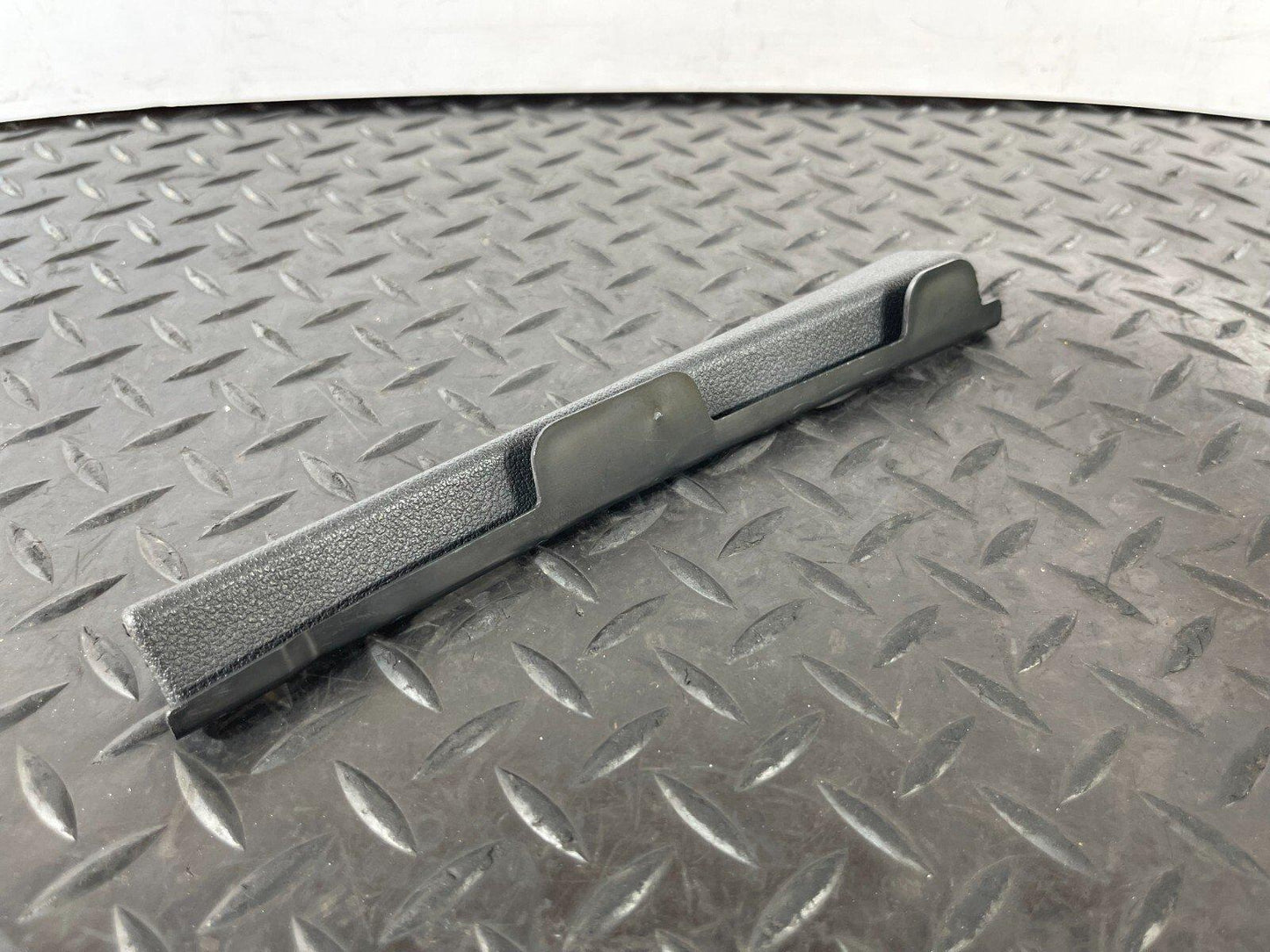 16-19 AUDI A4 B9 GENUINE RIGHT DRIVER SIDE A PILLAR BRACKET 8W0868204