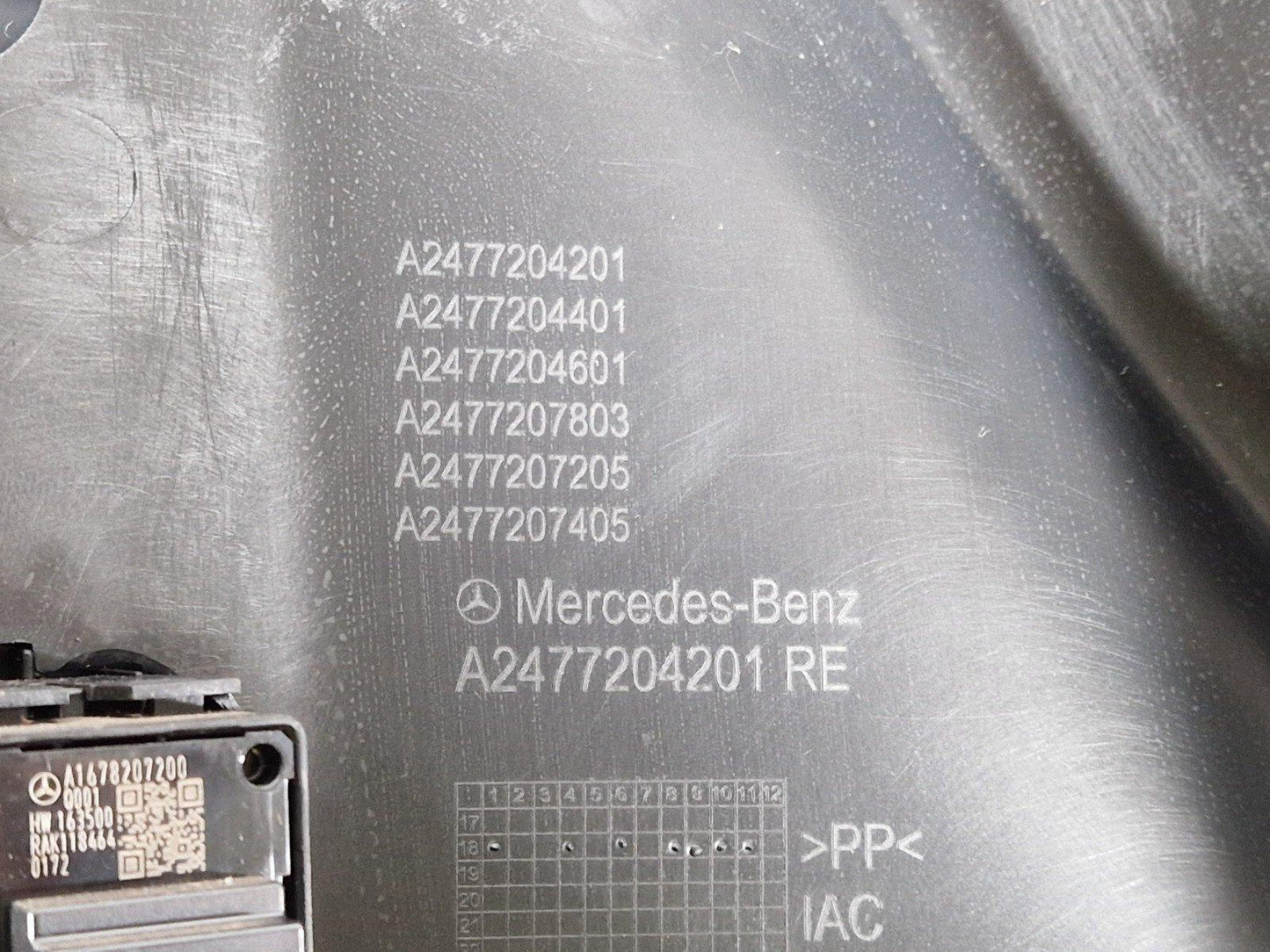 19-ON MERCEDES BENZ B CLASS W247 DOOR CARD PANEL RIGHT SIDE FRONT A2477204602