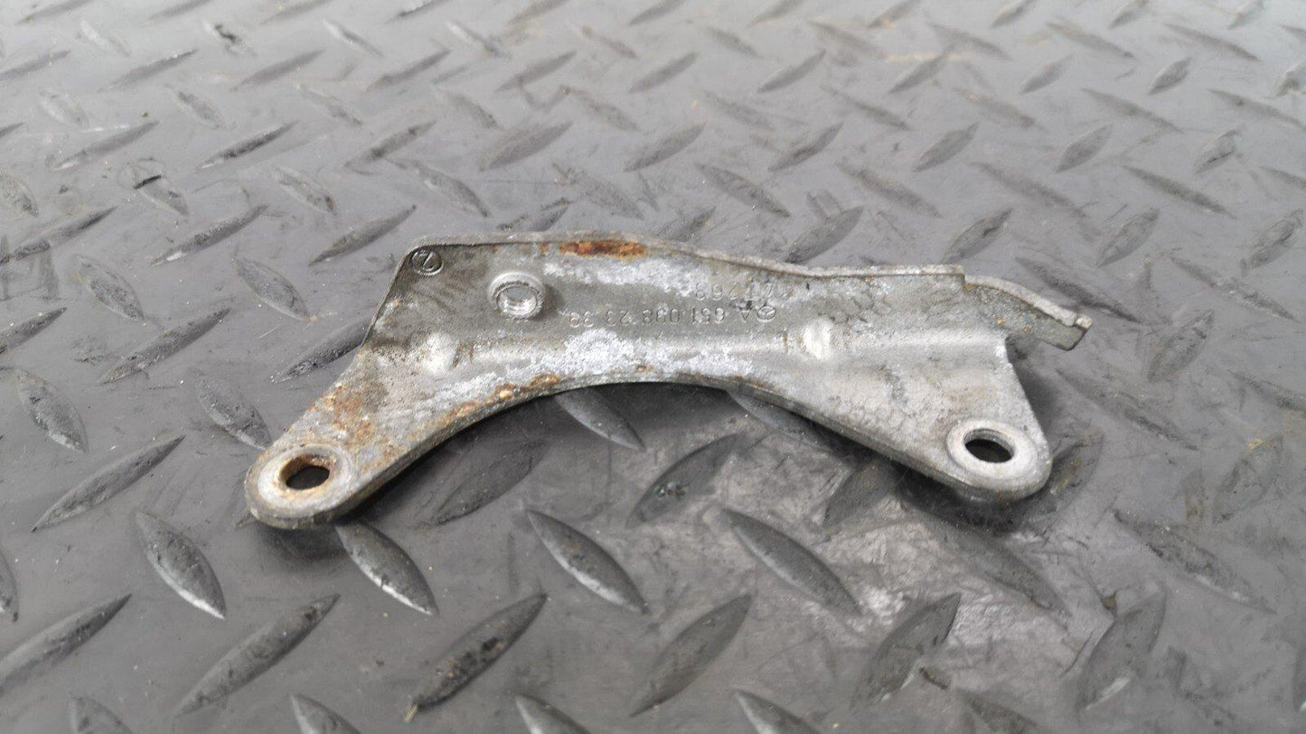 12-18 MERCEDES A B CLA-CLASS 1.8/2.1 CDI INTAKE MANIFOLD BRACKET A6510982339
