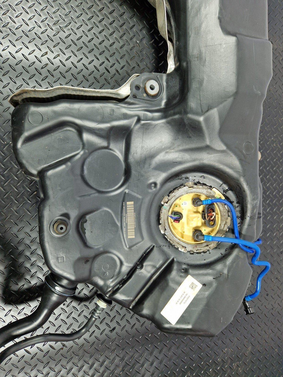 16-19 AUDI A4 B9 QUATTRO 2.0TDI DIESEL ENGINE FUEL TANK & PUMP 8W0201021CL