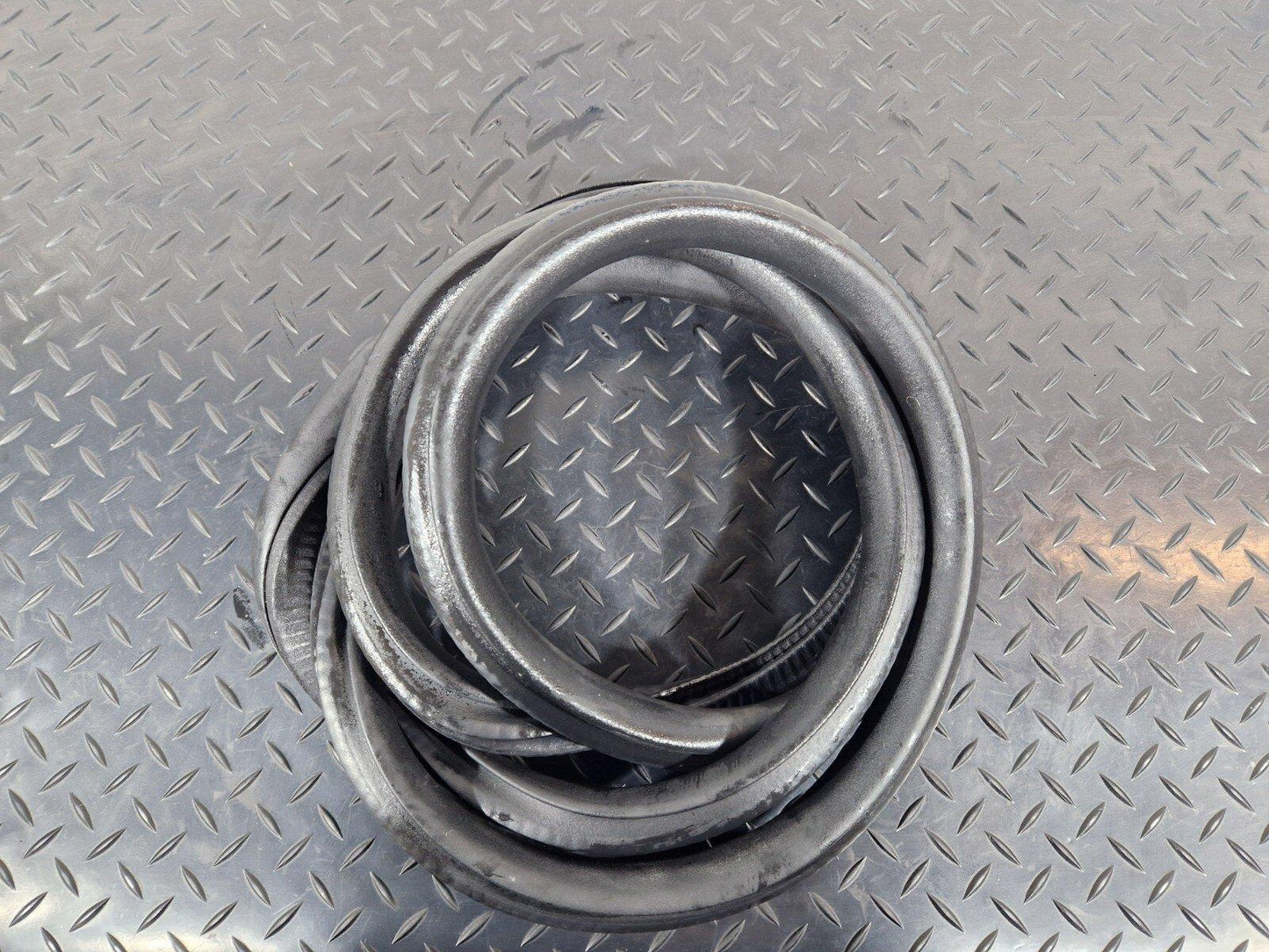 19-ON MERCEDES B CLASS W247 REAR DOOR RUBBER SEAL FITS LEFT & RIGHT A2476920400
