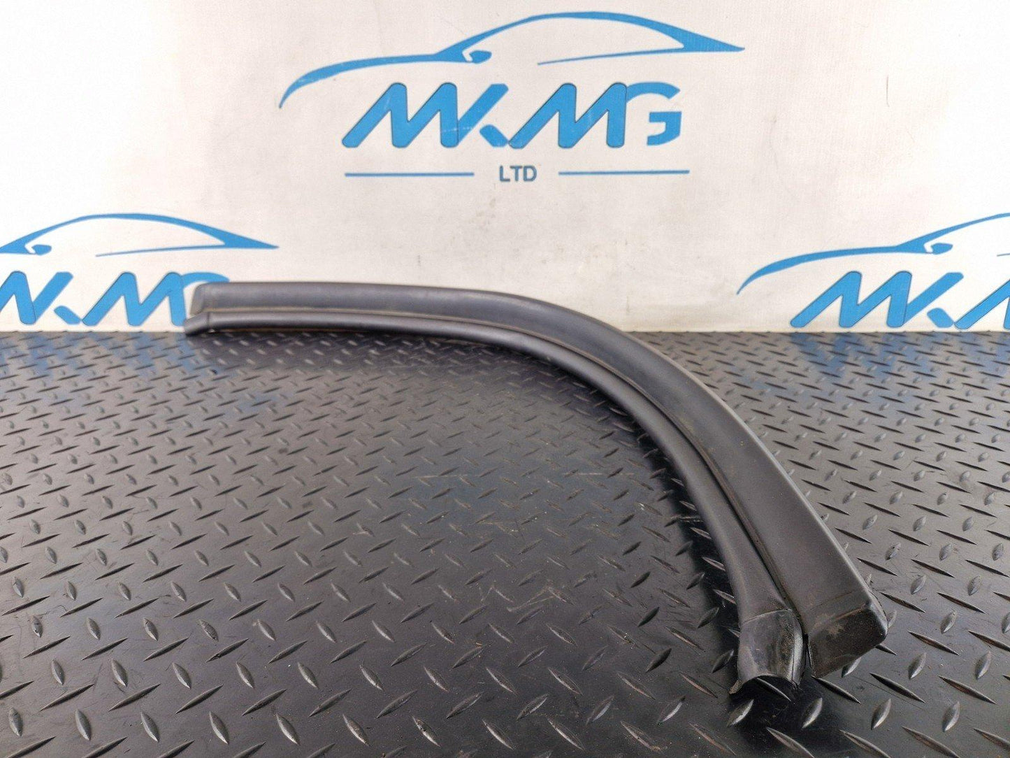 11-18 BMW 6 SERIES F06 GENUINE ENGINE HOOD SEALING RUBBER 7211920