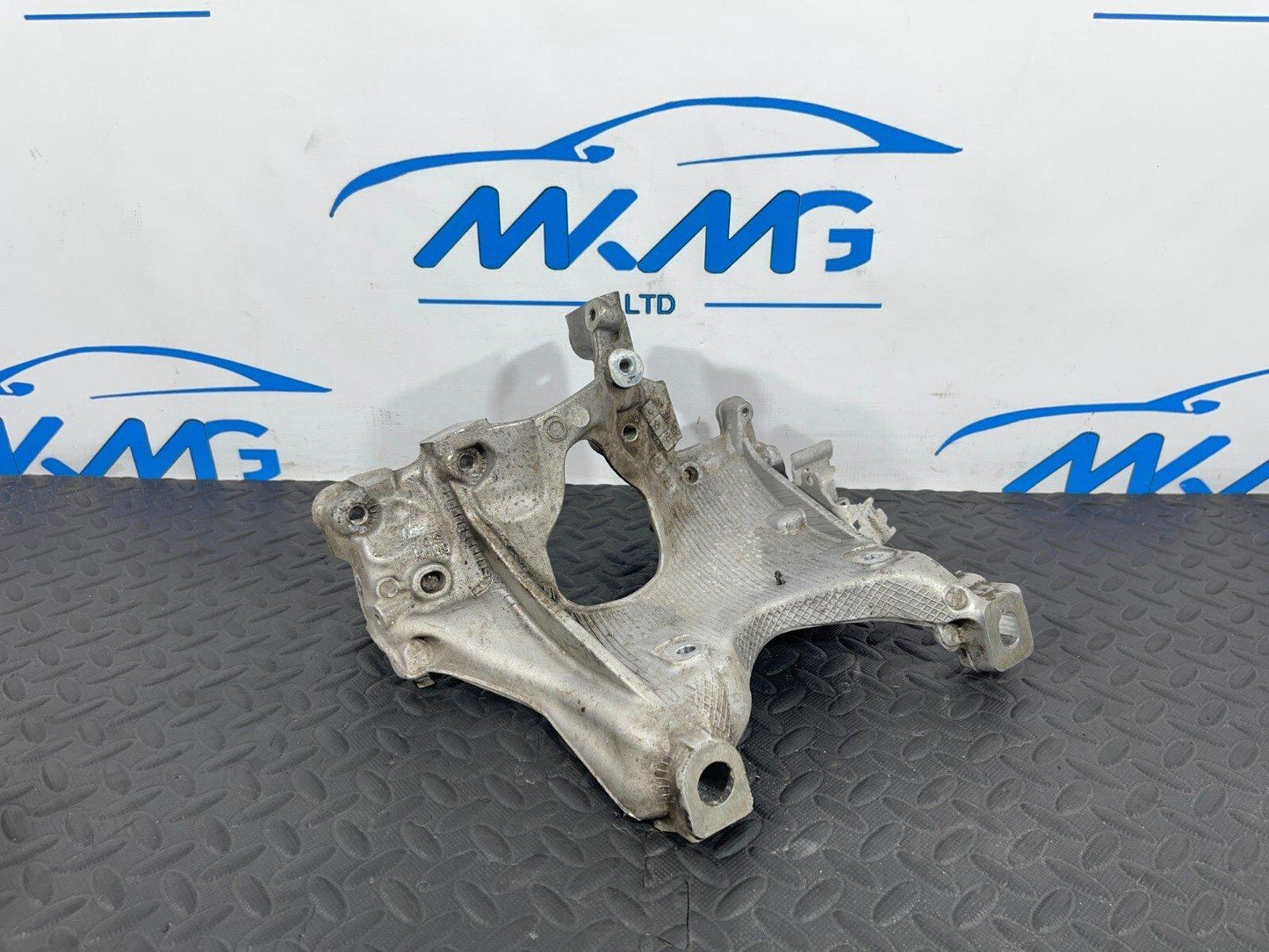 16-19 AUDI A4 B9 1.4 TFSI CVNA RIGHT SIDE PETROL ENGINE MOUNT BRACKET 8W0399296E