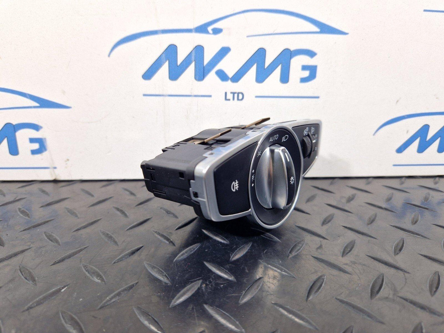 14-21 MERCEDES BENZ C200 W205 GENUINE HEADLIGHT CONTROL SWITCH PANEL A2059051910