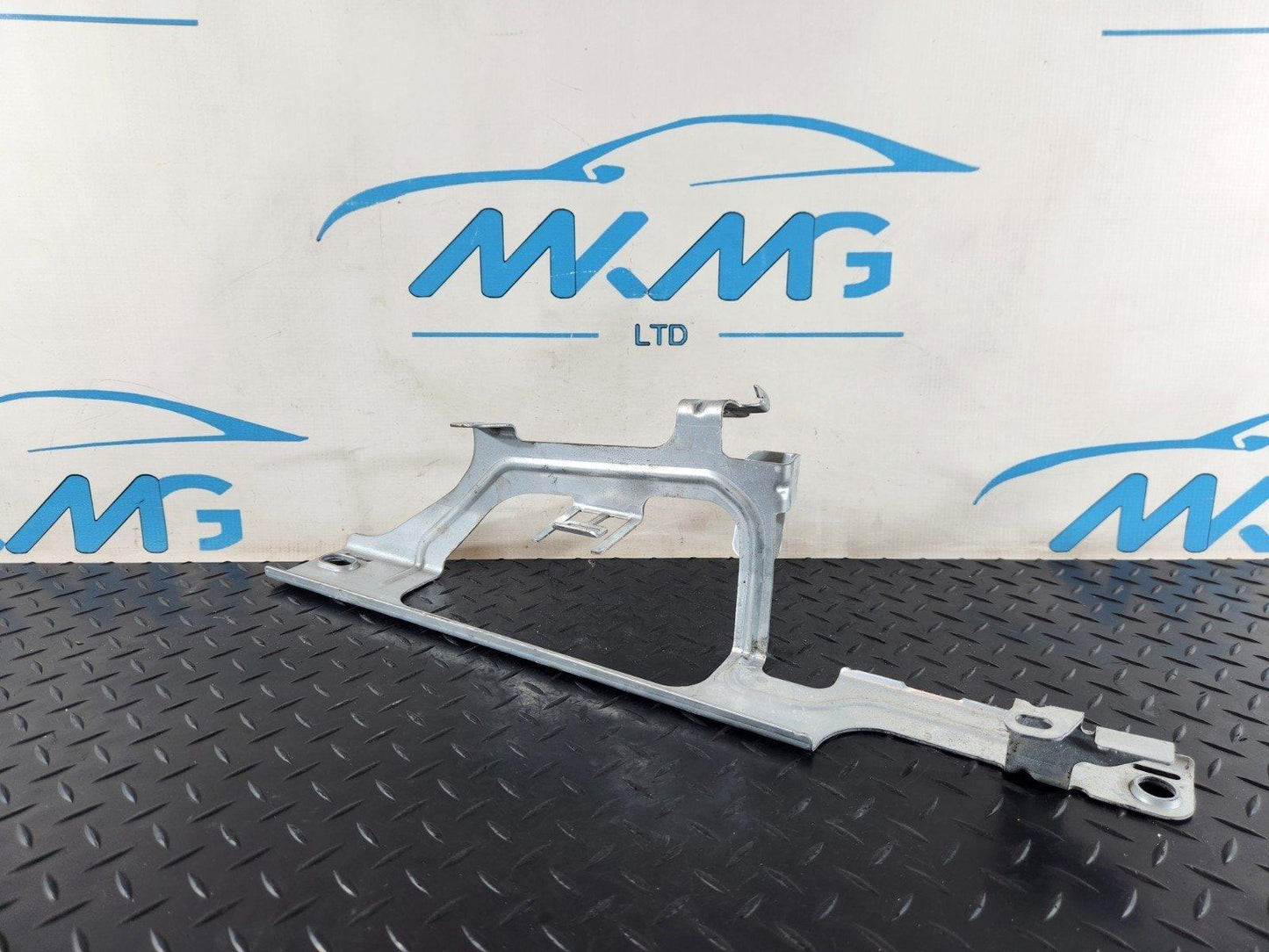 16-22 MERCEDES BENZ X253 OEM ANTENNA AMPILIFIER MODULE WITH BRACKET A2536910214