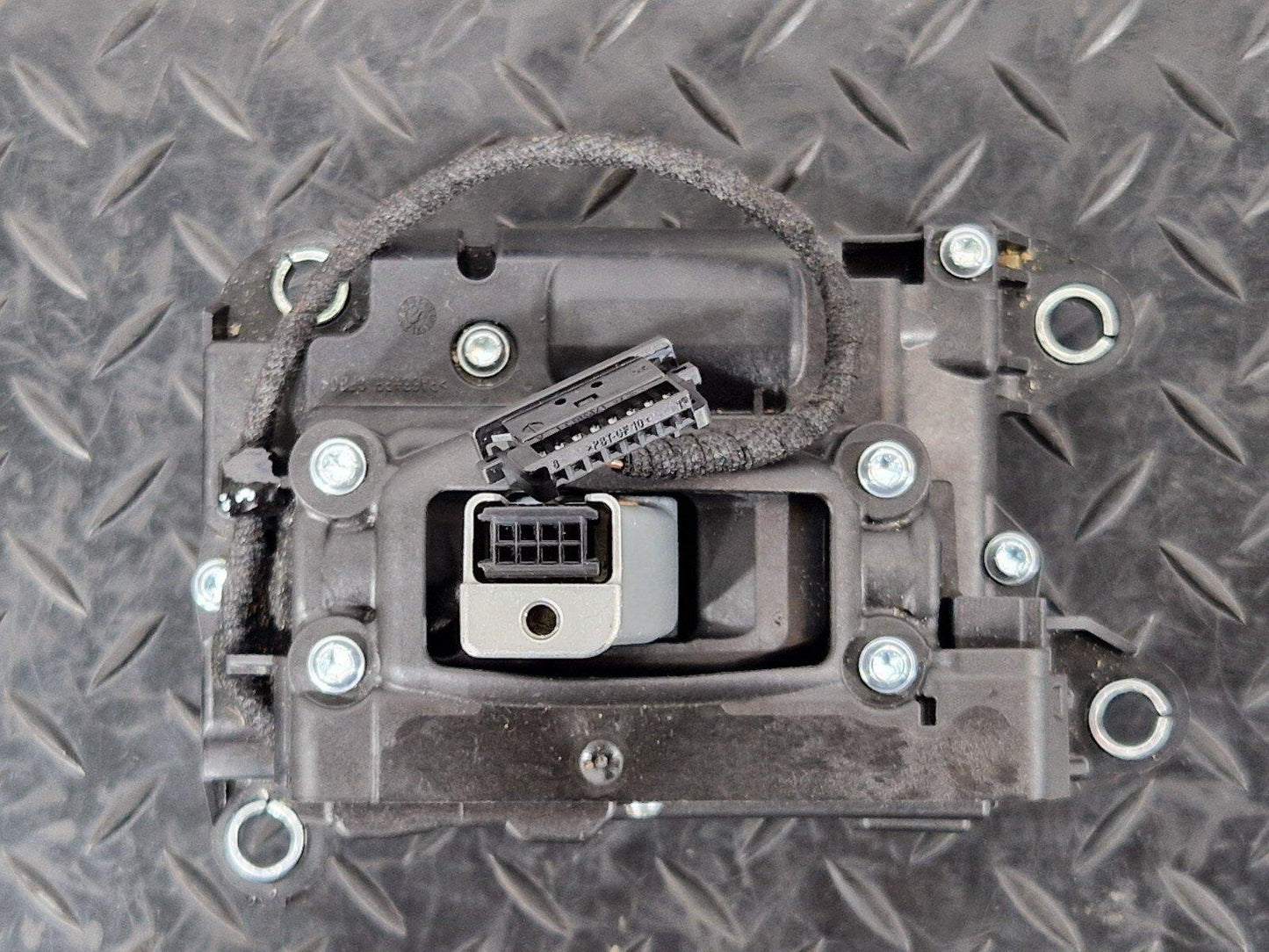 16-19 AUDI A4 B9 GENUINE GEAR SHIFT MECHANISM 8W2713041E