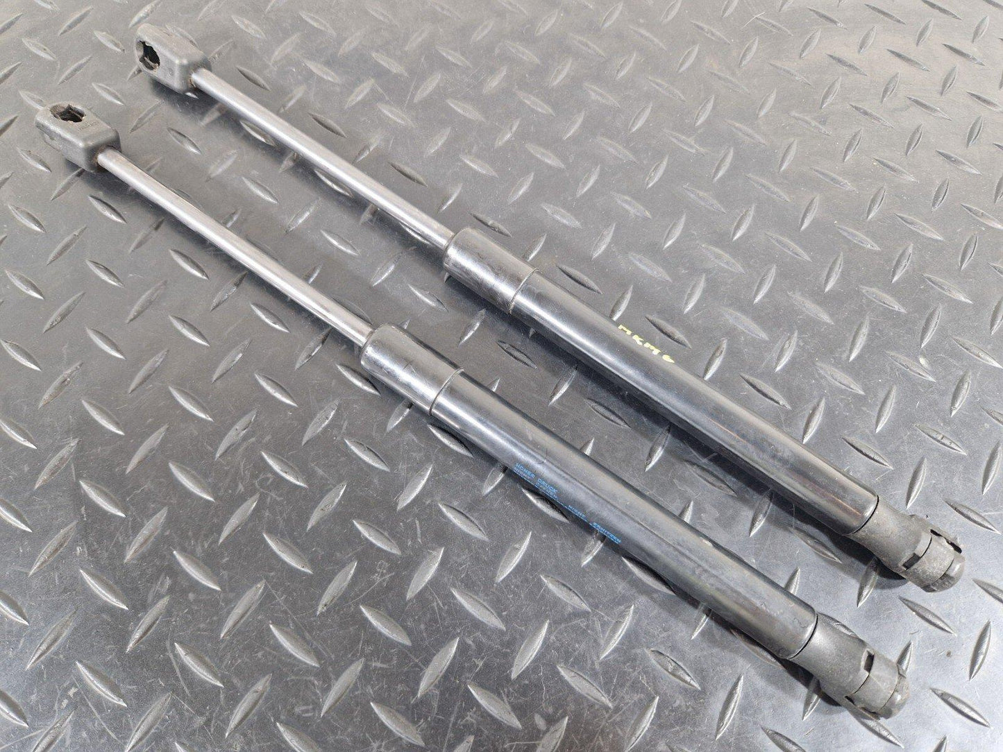 12-18 AUDI A6 C7 GENUINE OEM PAIR OF BONNET HOOD LIFT SUPPORT STRUTS 4G8823359A