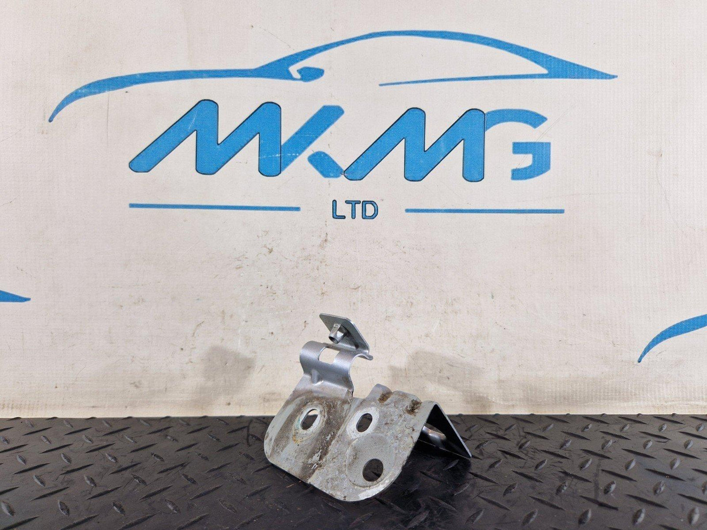 16-20 AUDI Q7 4M GENUINE FRONT RIGHT O/S FENDER HOLDER WING BRACKET 4M0821168