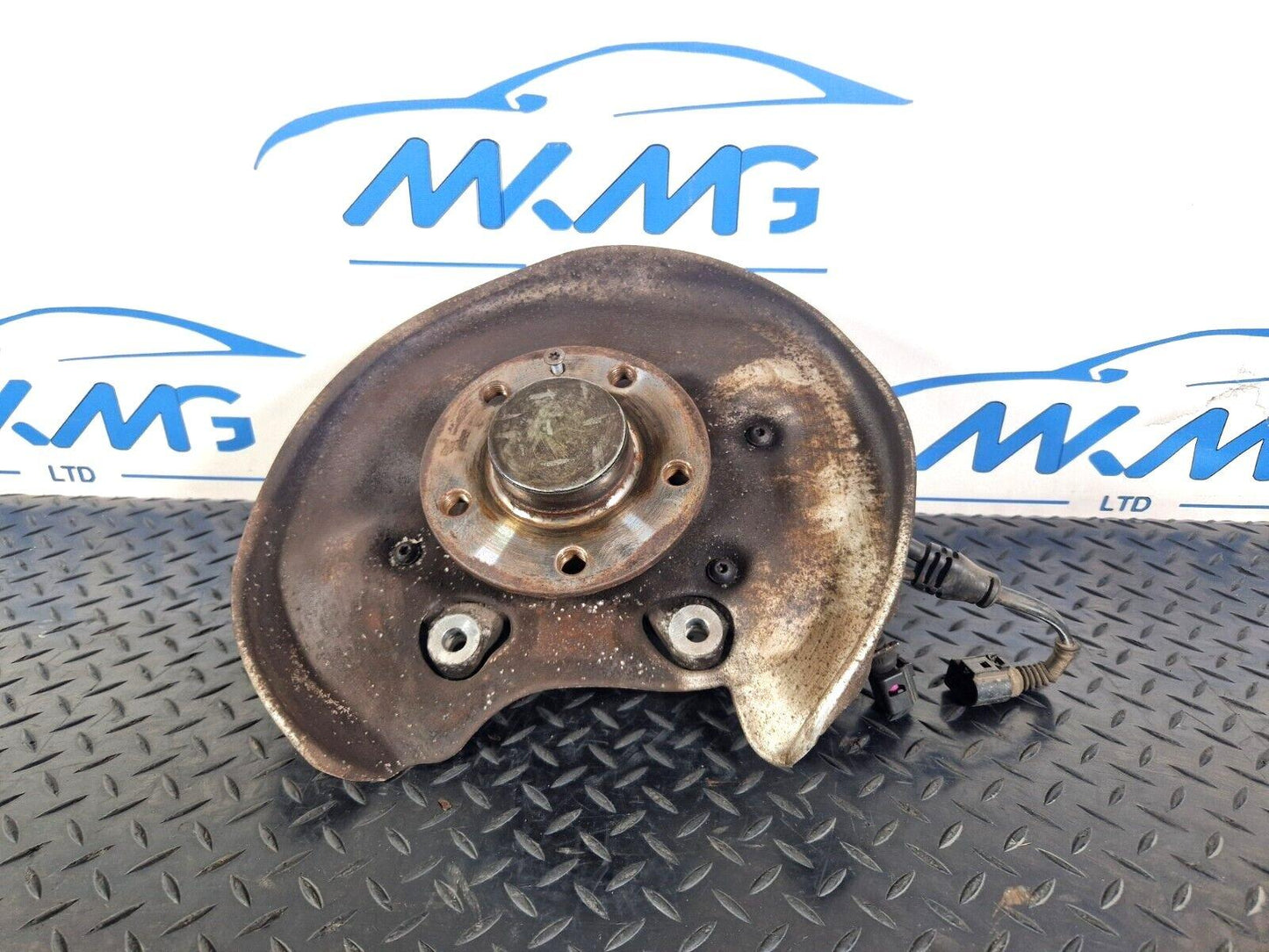 16-19 AUDI A4 B9 O/S/R REAR RIGHT WHEEL HUB & BEARING 8W0505436T 8W0615612
