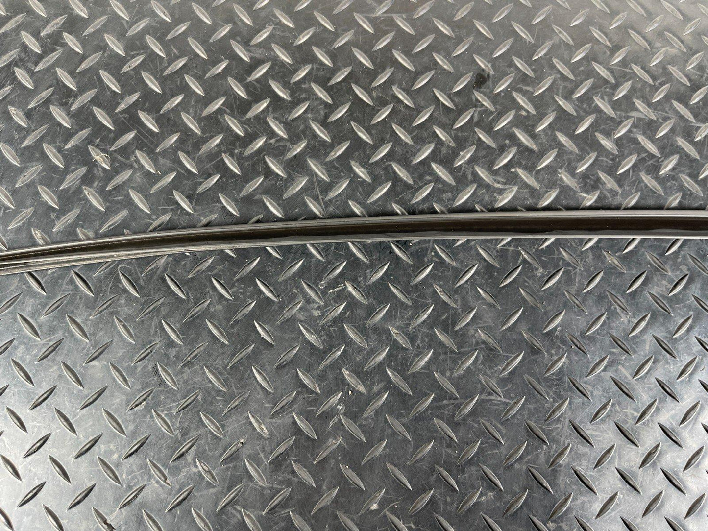 16-23 AUDI A5 SPORTBACK FRONT WINDSHIELD LEFT WATER DEFLECTOR STRIP 8W6854327B