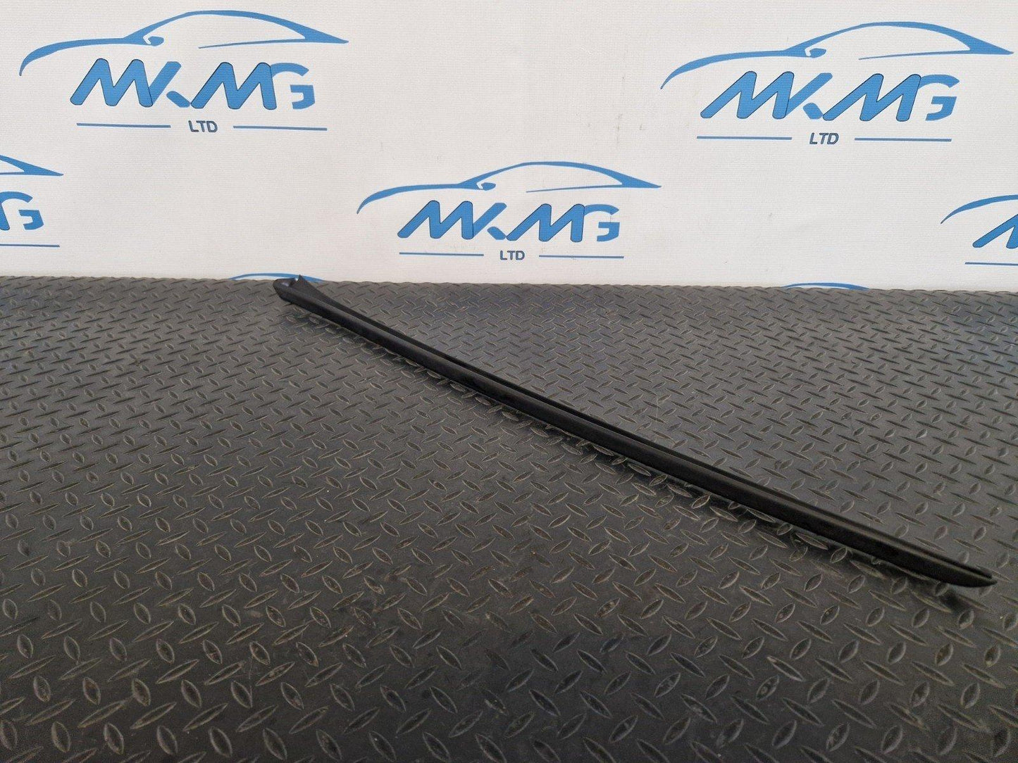 16-20 AUDI Q7 4M OEM FRONT LEFT SIDE N/S/F WINDSHIELD RECEAL MOLDING 4M0854327