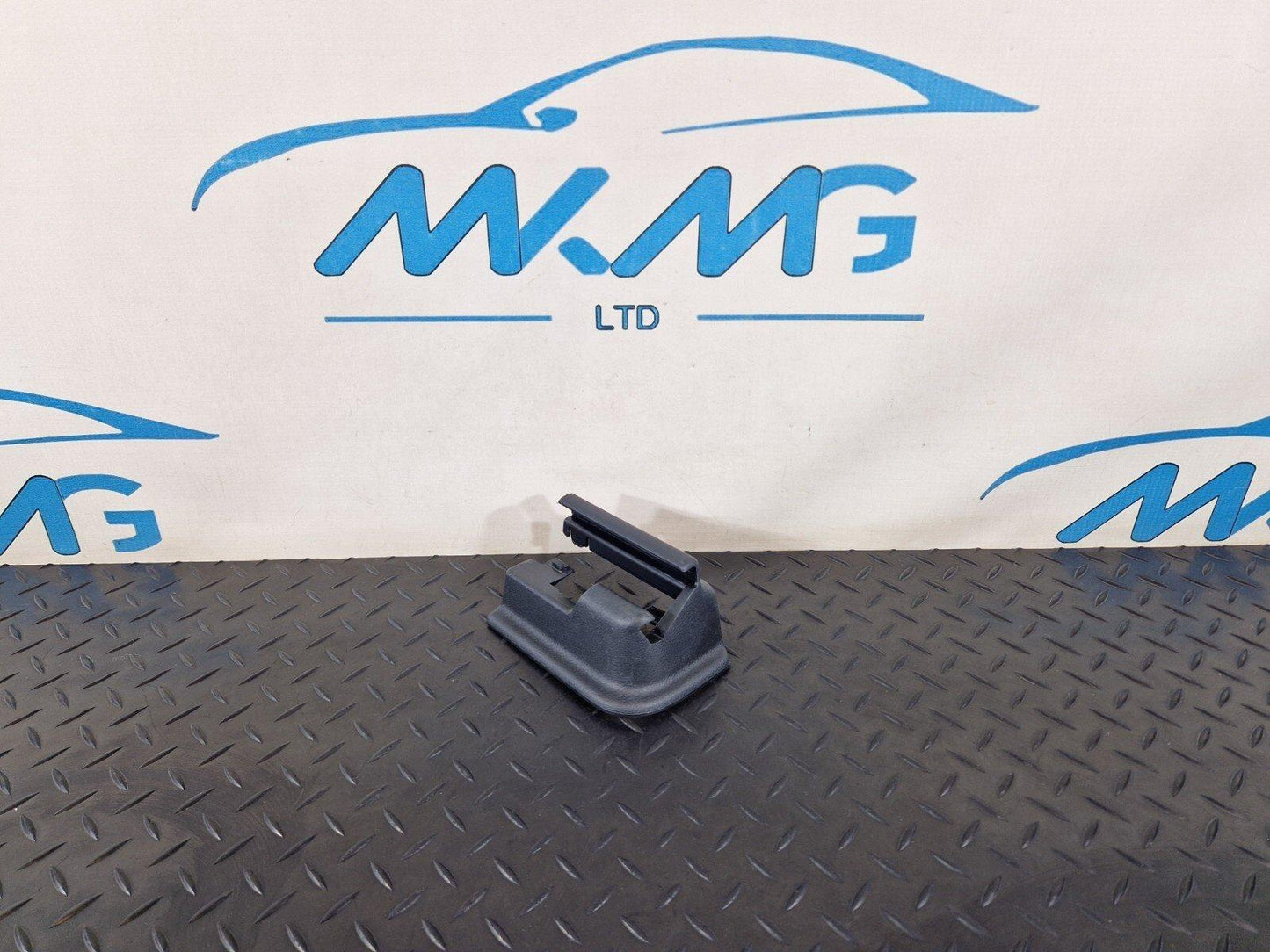 13-19 MERCEDES CLA C117 AMG FRONT SEAT RIGHT GUIDE RAIL COVER TRIM A1769192000