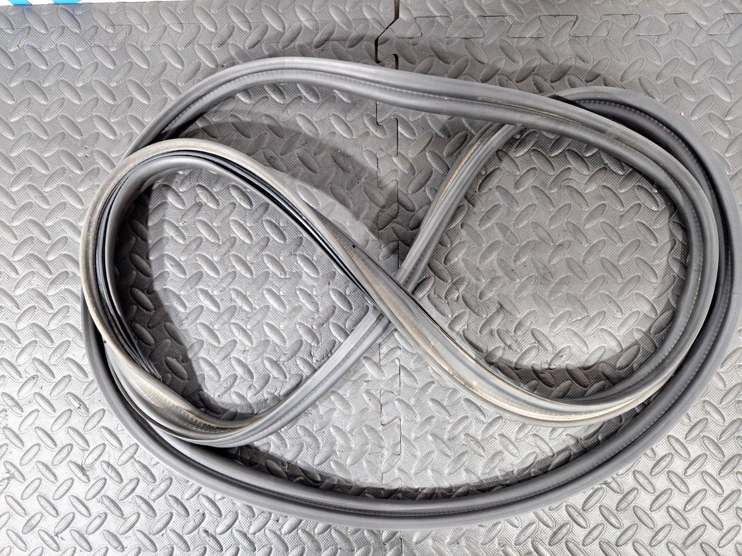 12-18 MERCEDES BENZ W176 Boot Trunk Tailgate Sealing Frame Seal A1767400076