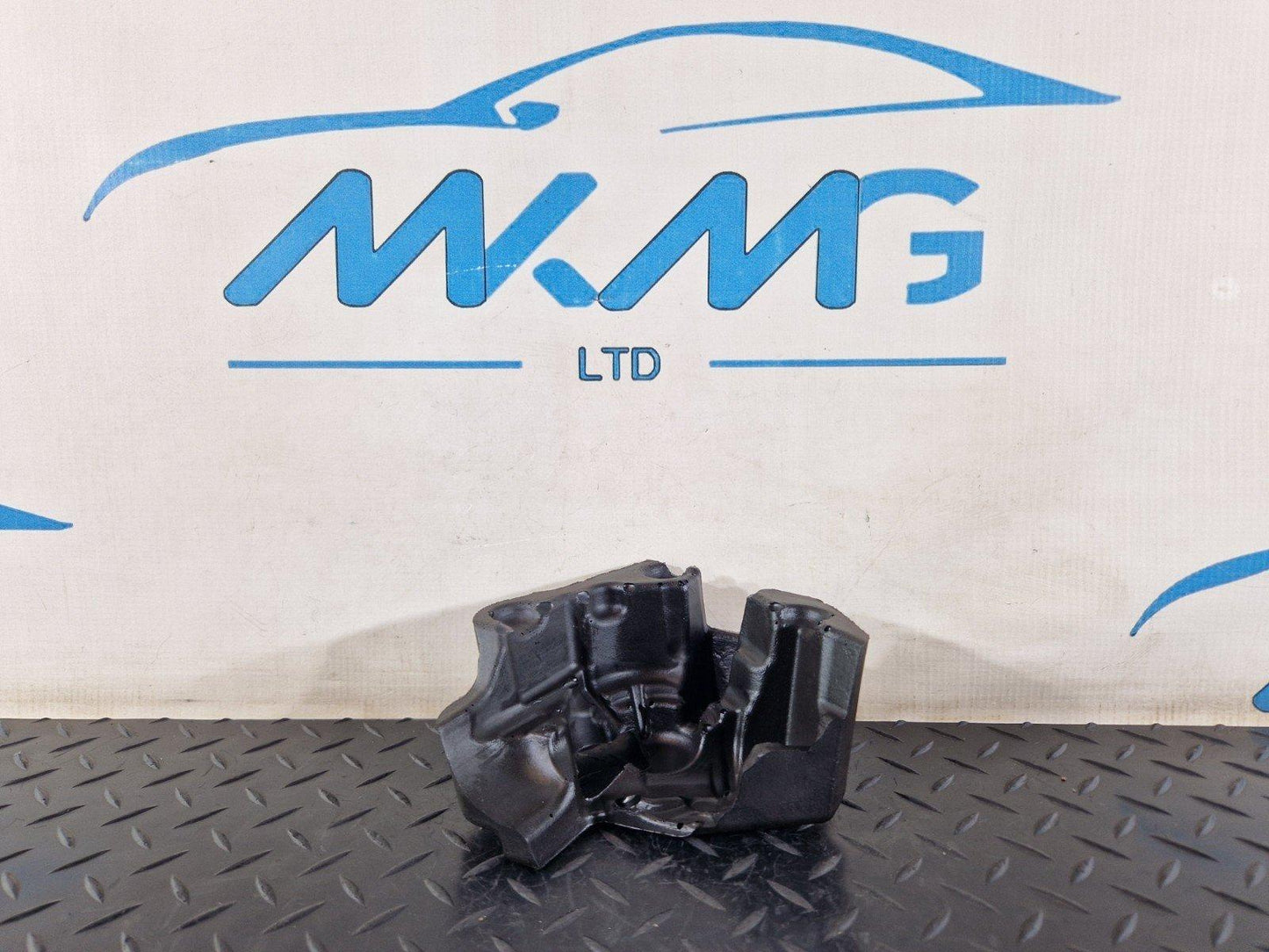 19-ON RANGE ROVER EVOQUE L551 FUEL INJECTION PUMP COVER M4D3-9A413-AA