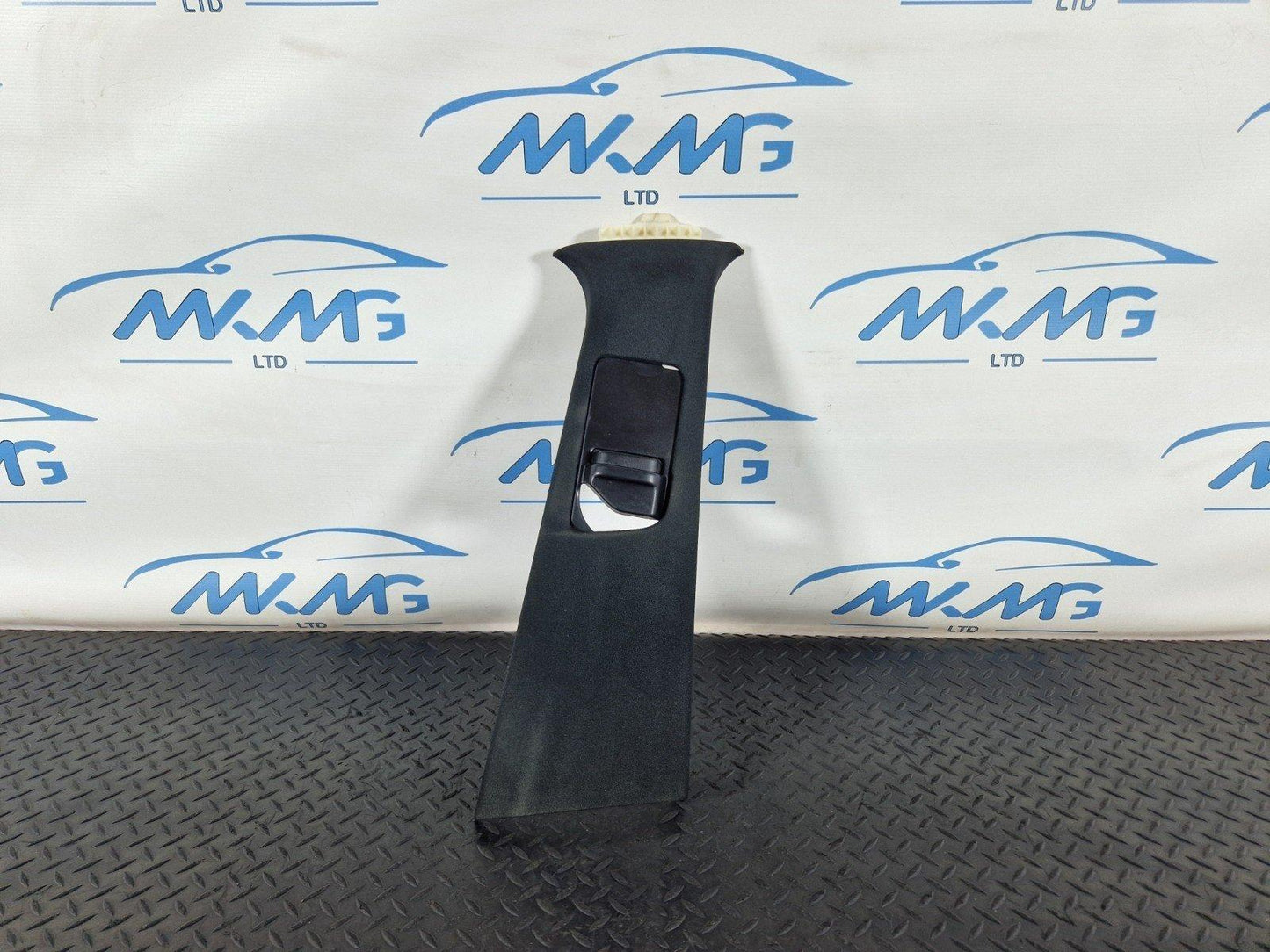 11-19 MERCEDES BENZ ML W166 GENUINE RIGHT SIDE UPPER B PILLAR TRIM A1668680239