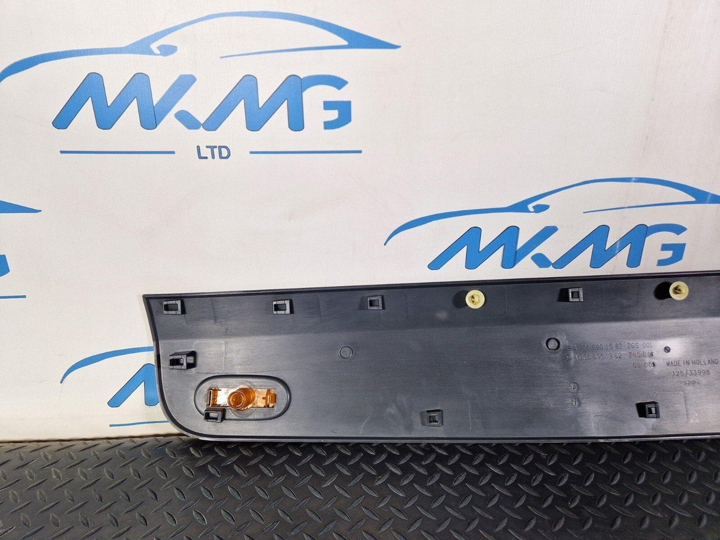 06-14 MERCEDES BENZ SPRINTER W906 REAR LEFT N/S/R DOOR MOULDING TRIM A9066901582