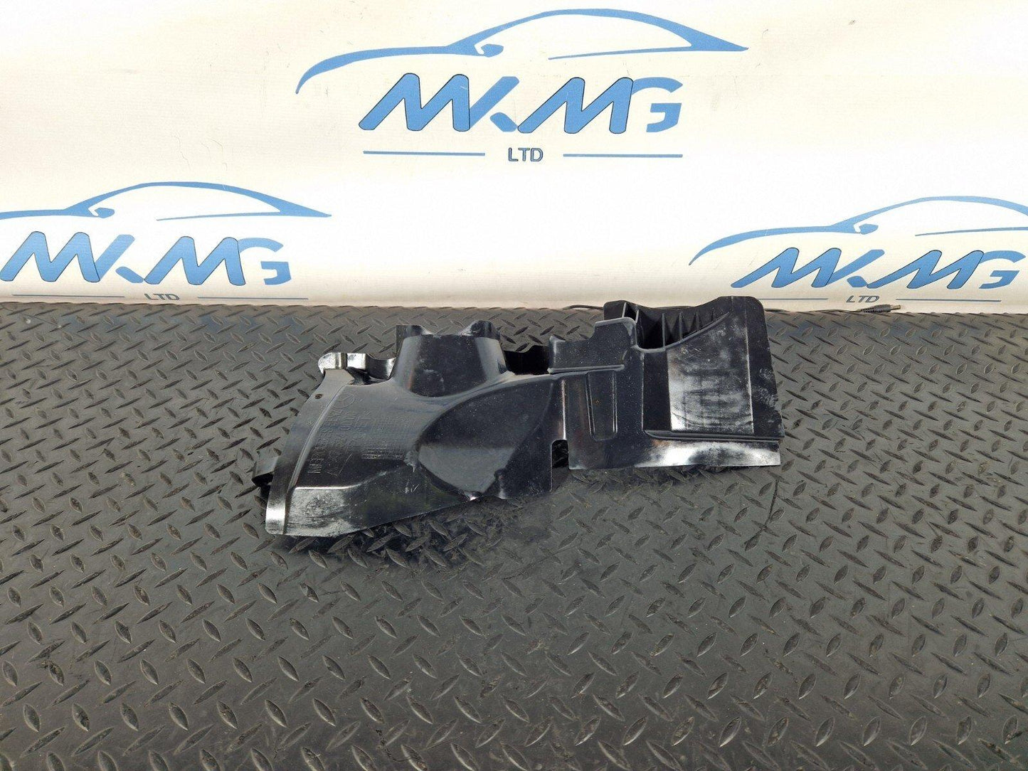 18-ON MERCEDES BENZ A CLASS W177 UNDERBODY ENGINE TRAY TRIM COVER A2475240000