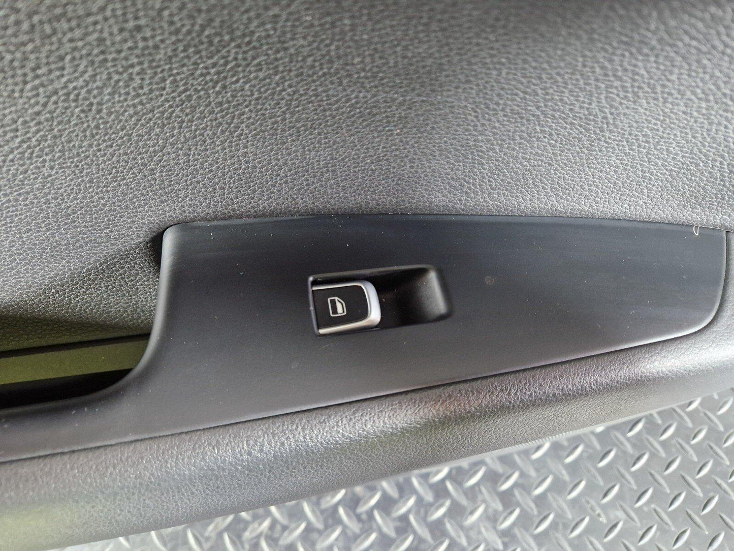 15-18 AUDI A7 4G GENUINE PASSENGER SIDE FRONT DOOR CARD 4G8837019A