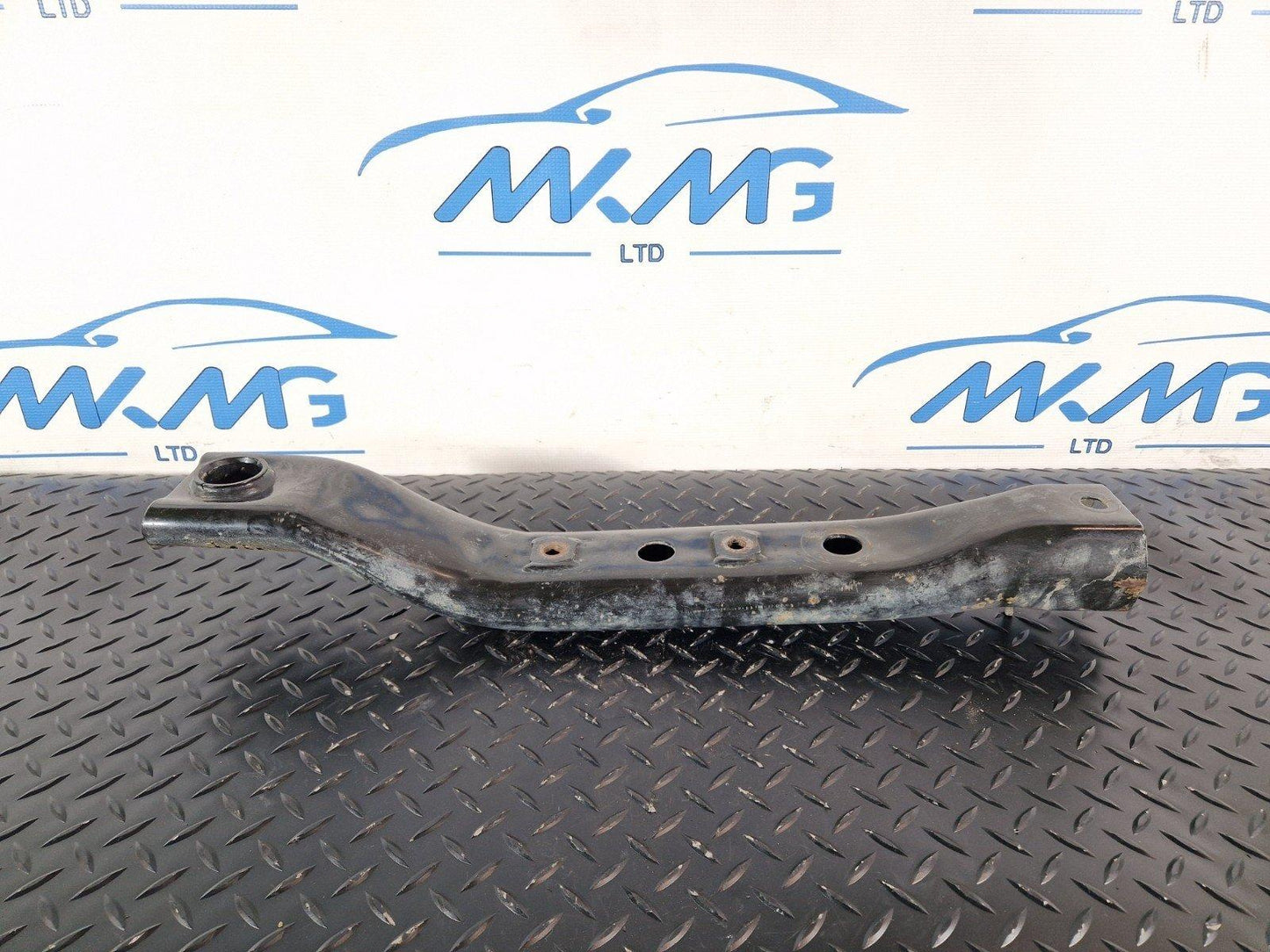 18-ON MERCEDES-BENZ W906 SPRINTER DRIVER SUBFRAME MOUNT BRACE STRUT A9063300105