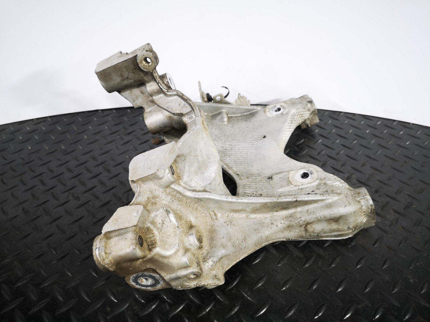 16-19 AUDI A4 B9 GENUINE 1.4 TFSI FRONT RIGHT SIDE SUBFRAME BRACKET 8W0399296E